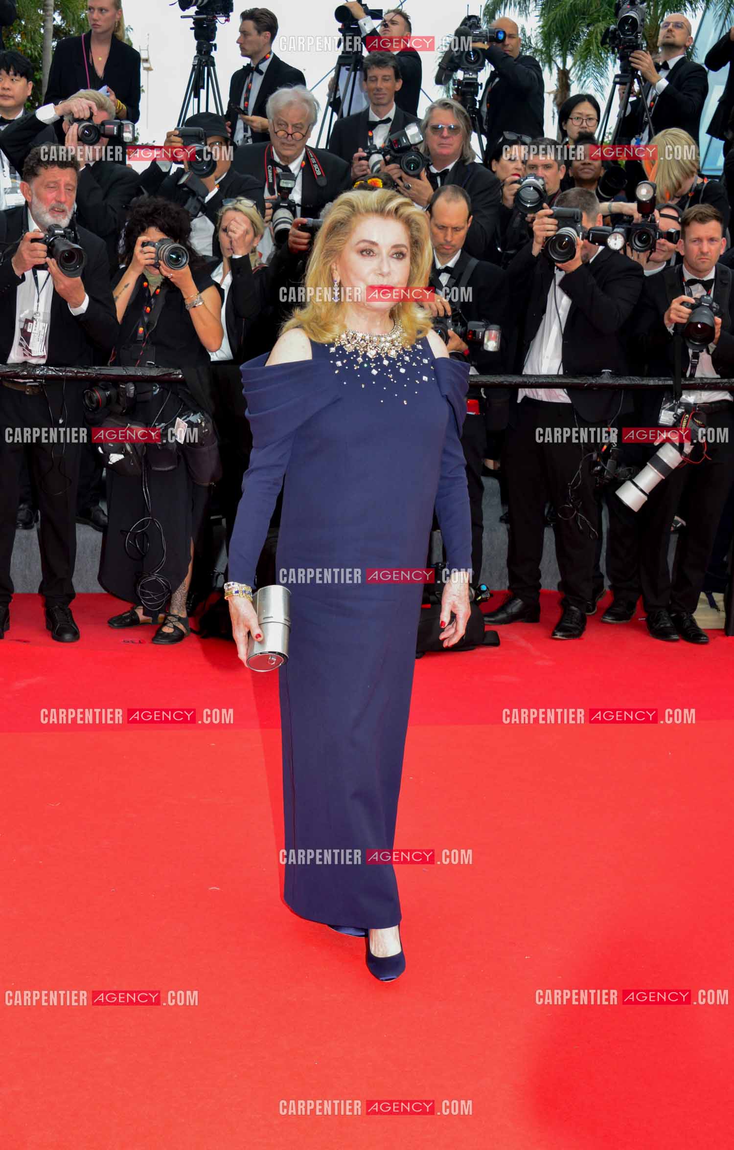 Festival de Cannes 2023. 76e édition, du 16 au 27 mai 2023 au Palais des festivals, à Cannes. L'actrice Catherine Deneuve assiste à la cérémonie d'ouverture et à la projection du film “ Jeanne du Barry “.