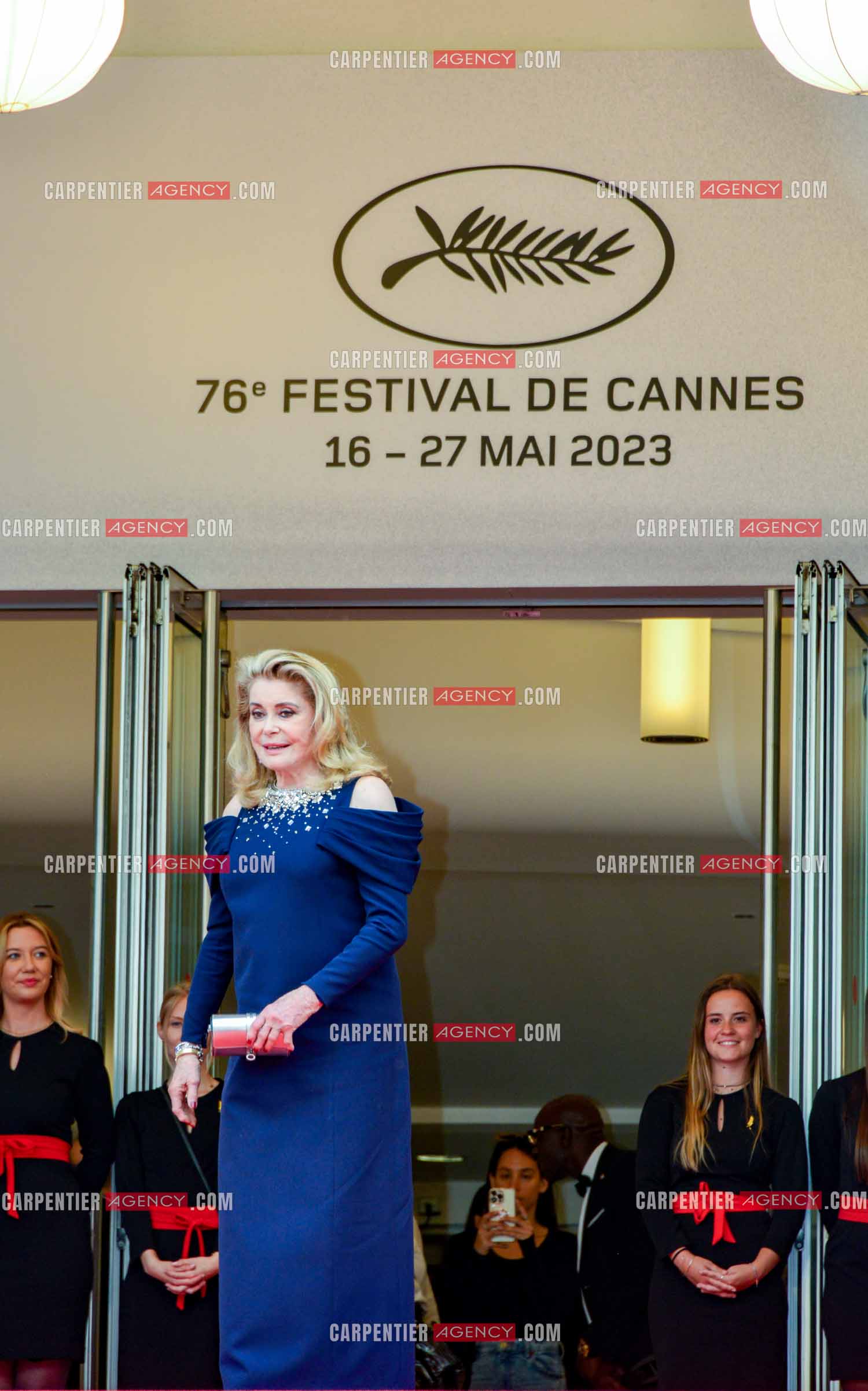 Festival de Cannes 2023. 76e édition, du 16 au 27 mai 2023 au Palais des festivals, à Cannes. L'actrice Catherine Deneuve assiste à la cérémonie d'ouverture et à la projection du film “ Jeanne du Barry “.
