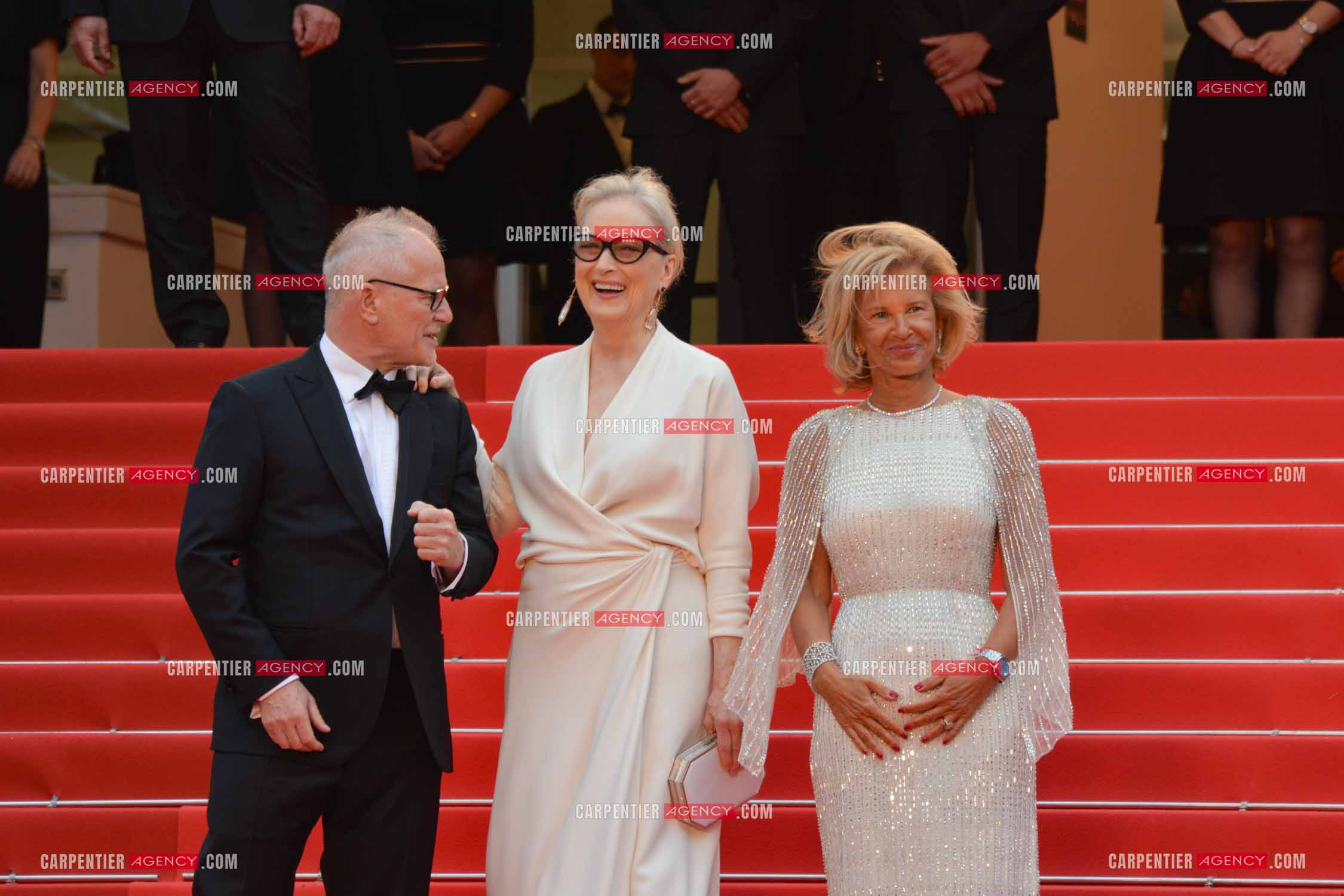 Ouverture du 77ème Festival de Cannes du 14 au 25 mai 2024. Le délégué général Thierry Fremaux, l'actrice américaine Meryl Streep et la présidente du Festival de Cannes Iris Knobloch sur le tapis rouge pour la cérémonie d’ouverture.