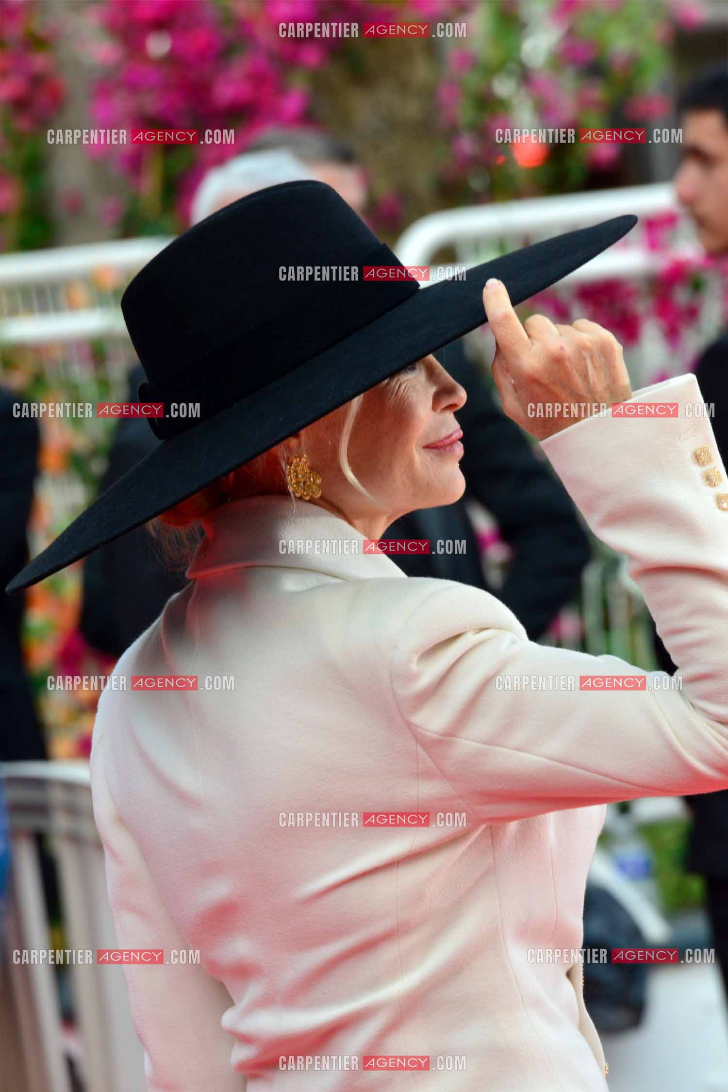 Festival de Cannes 2023. 76e édition, du 16 au 27 mai 2023 au Palais des festivals, à Cannes. L'actrice Emmanuelle beart assiste à la cérémonie d'ouverture et à la projection du film “ Jeanne du Barry “.