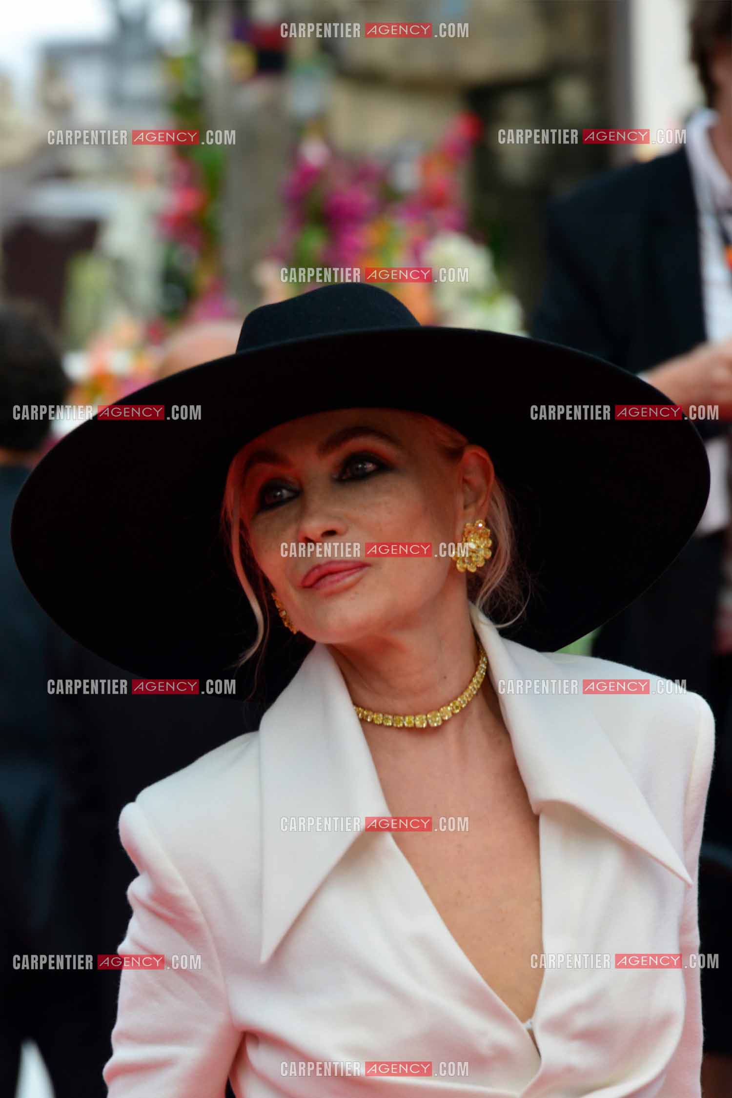 Festival de Cannes 2023. 76e édition, du 16 au 27 mai 2023 au Palais des festivals, à Cannes. L'actrice Emmanuelle beart assiste à la cérémonie d'ouverture et à la projection du film “ Jeanne du Barry “.