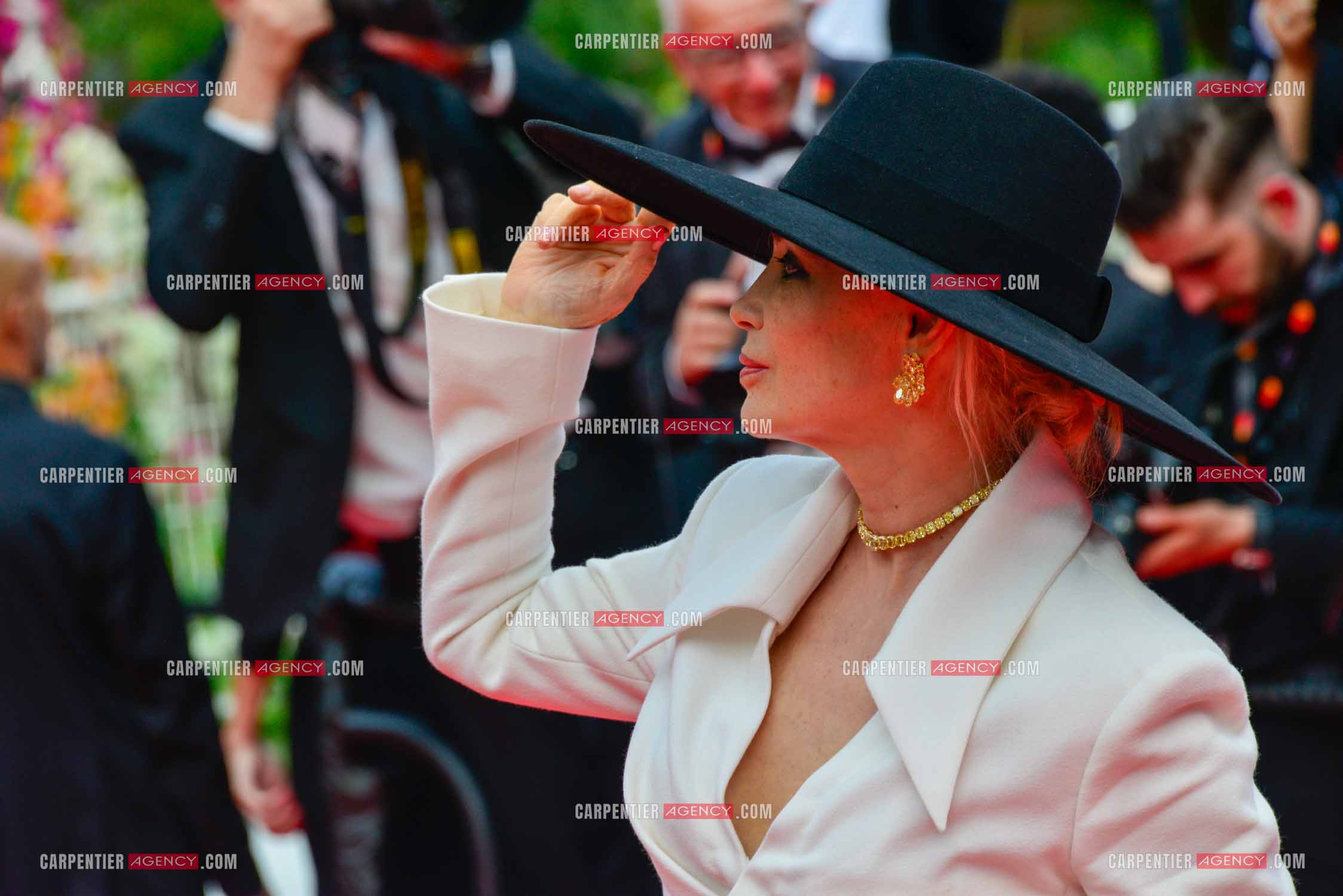 Festival de Cannes 2023. 76e édition, du 16 au 27 mai 2023 au Palais des festivals, à Cannes. L'actrice Emmanuelle beart assiste à la cérémonie d'ouverture et à la projection du film “ Jeanne du Barry “.