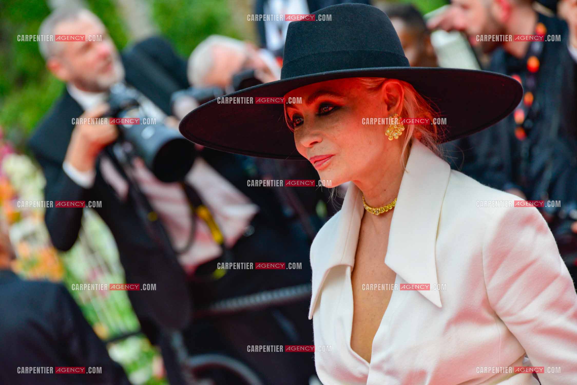 Festival de Cannes 2023. 76e édition, du 16 au 27 mai 2023 au Palais des festivals, à Cannes. L'actrice Emmanuelle beart assiste à la cérémonie d'ouverture et à la projection du film “ Jeanne du Barry “.