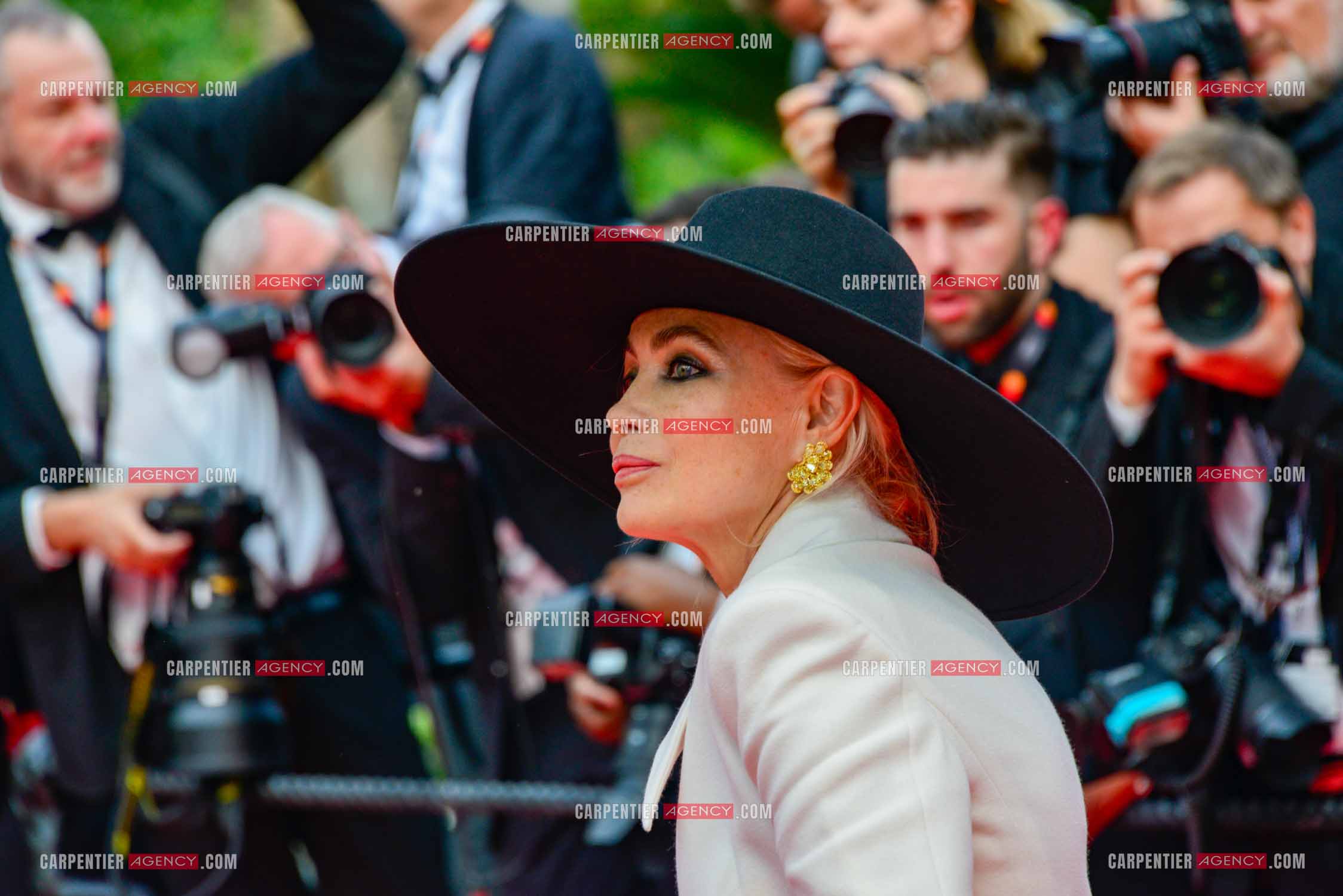 Festival de Cannes 2023. 76e édition, du 16 au 27 mai 2023 au Palais des festivals, à Cannes. L'actrice Emmanuelle beart assiste à la cérémonie d'ouverture et à la projection du film “ Jeanne du Barry “.