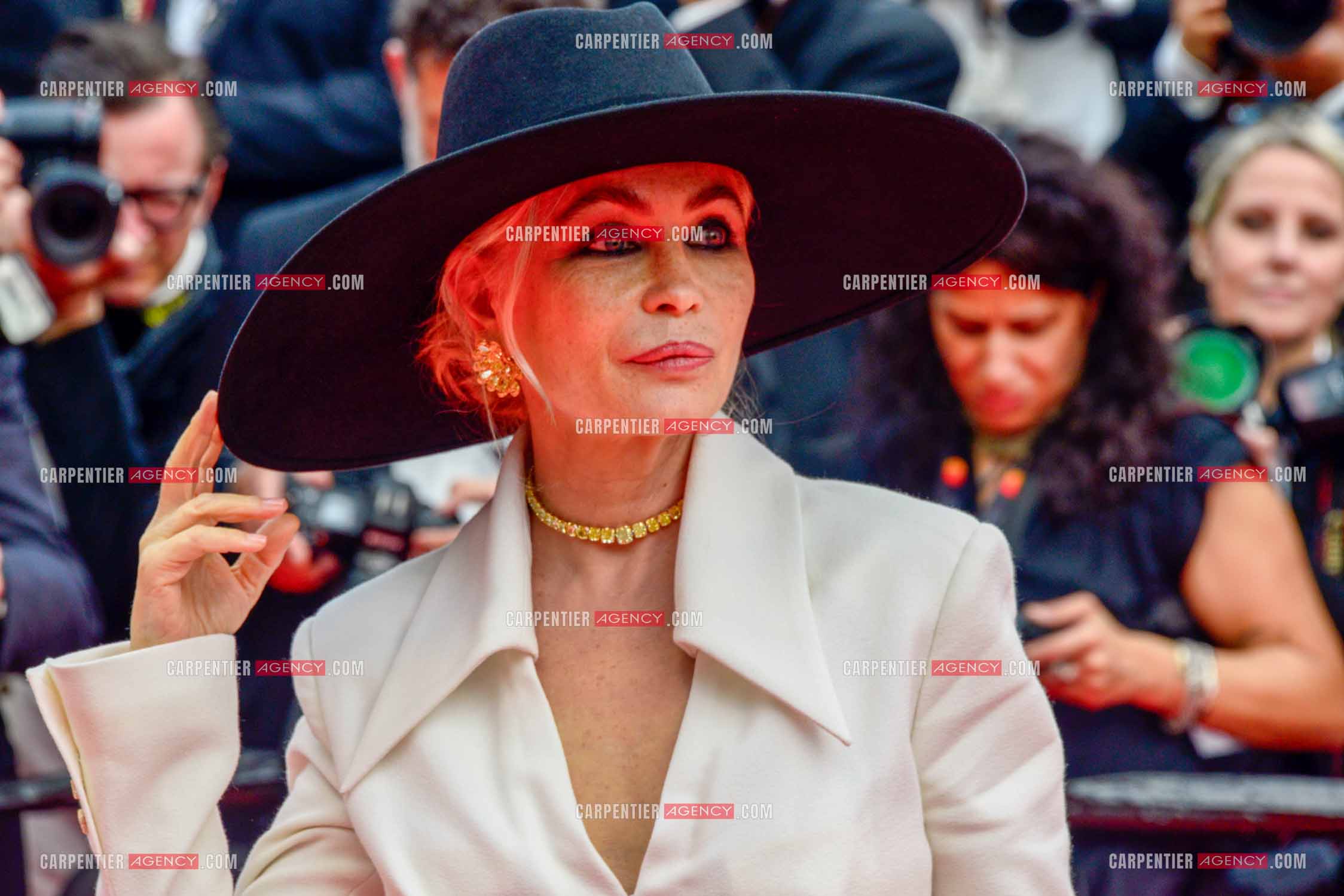 Festival de Cannes 2023. 76e édition, du 16 au 27 mai 2023 au Palais des festivals, à Cannes. L'actrice Emmanuelle beart assiste à la cérémonie d'ouverture et à la projection du film “ Jeanne du Barry “.