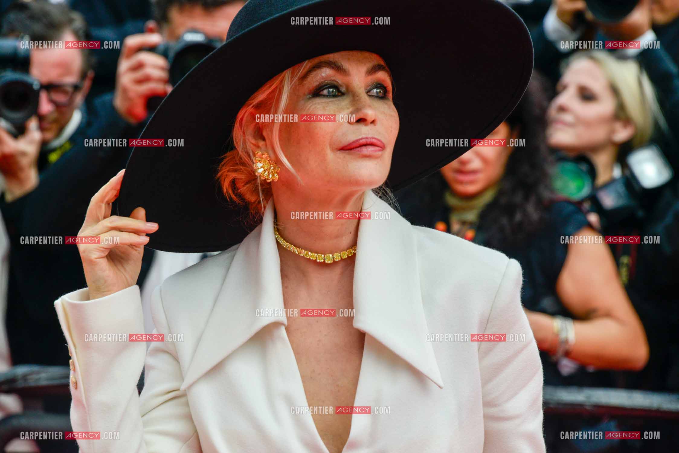 Festival de Cannes 2023. 76e édition, du 16 au 27 mai 2023 au Palais des festivals, à Cannes. L'actrice Emmanuelle beart assiste à la cérémonie d'ouverture et à la projection du film “ Jeanne du Barry “.