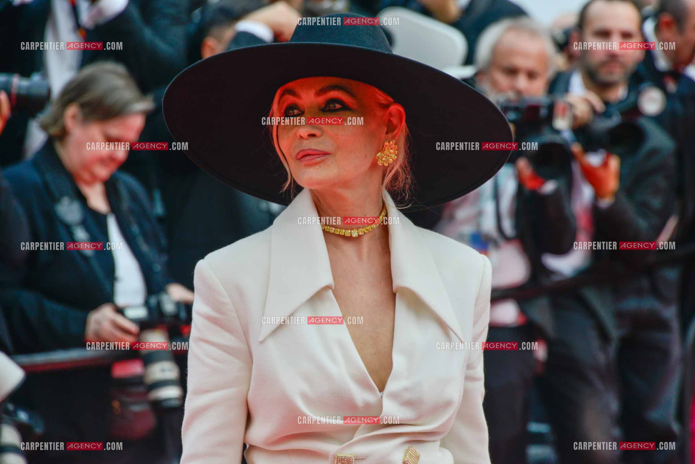 Festival de Cannes 2023. 76e édition, du 16 au 27 mai 2023 au Palais des festivals, à Cannes. L'actrice Emmanuelle beart assiste à la cérémonie d'ouverture et à la projection du film “ Jeanne du Barry “.