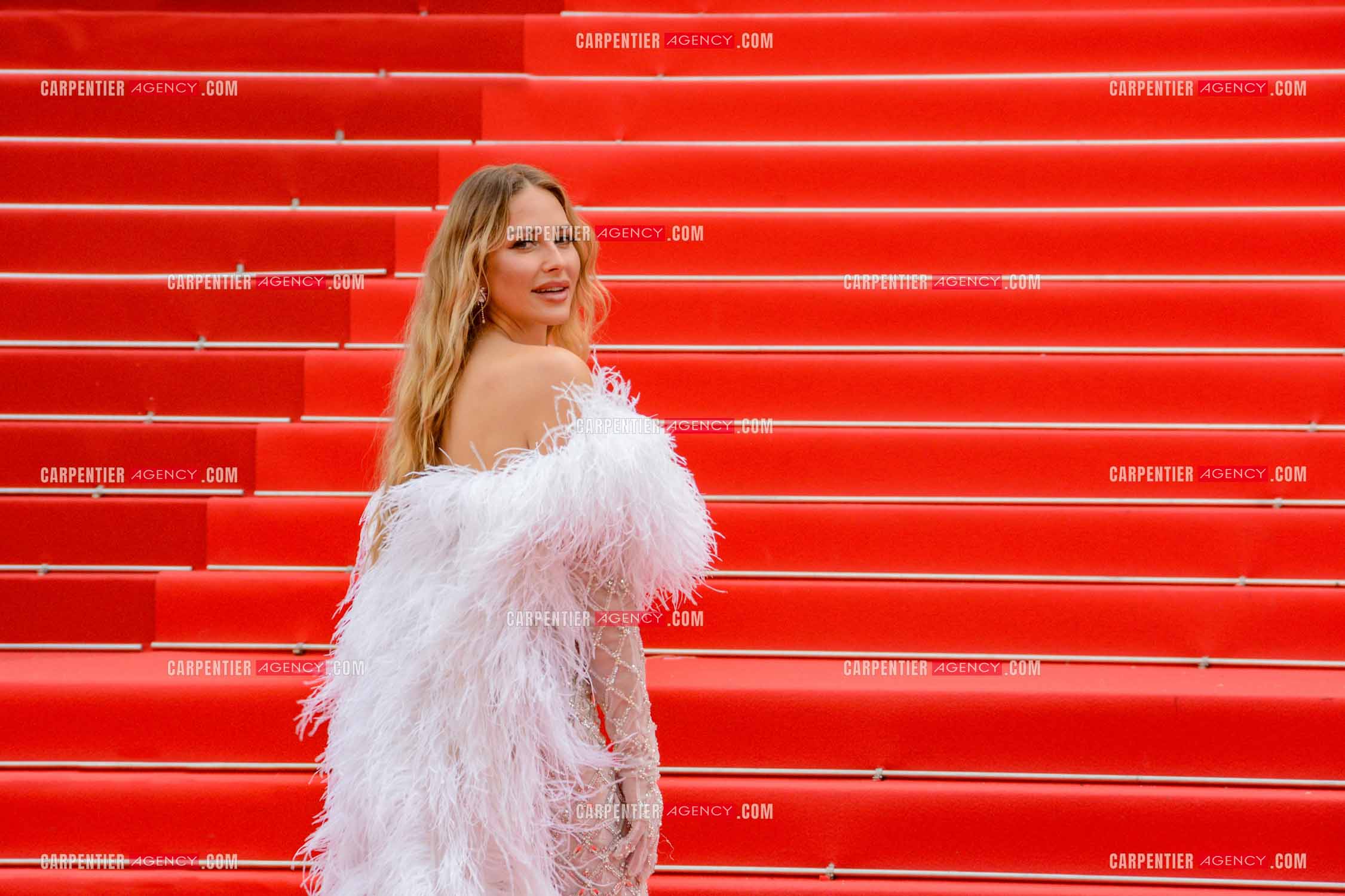 Festival de Cannes 2024. 77e édition du 14 au 25 Mai 2024. La chanteuse Ginta Biku - Montée des marches du film “ Furiosa : Une saga de “ MAD MAX “.