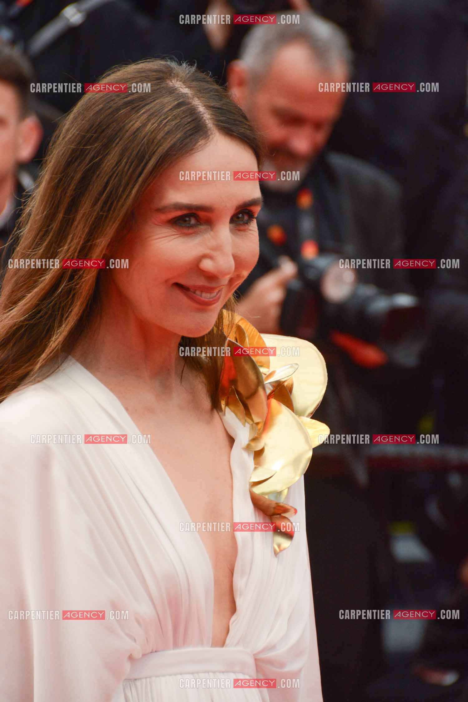 Festival de Cannes 2024. 77e édition du 14 au 25 Mai 2024. L'actrice française Elsa Zylberstein - Montée des marches du film “ Furiosa : Une saga de “ MAD MAX “.