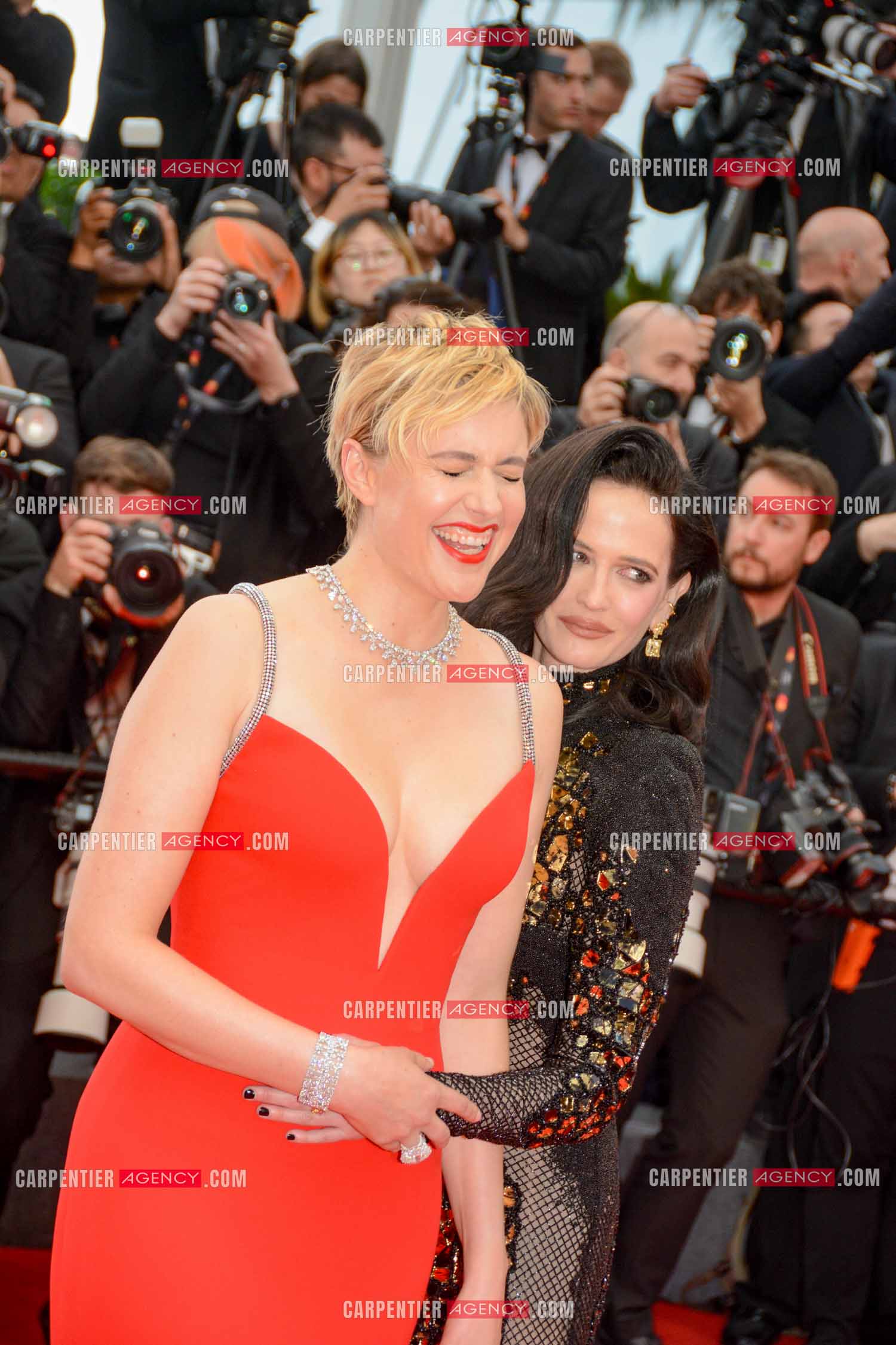 Festival de Cannes 2024. 77e édition du 14 au 25 Mai 2024. Les actrices Greta Gerwig et Eva Green - Montée des marches “ FURIOSA “. Une saga de “ MAD MAX “.