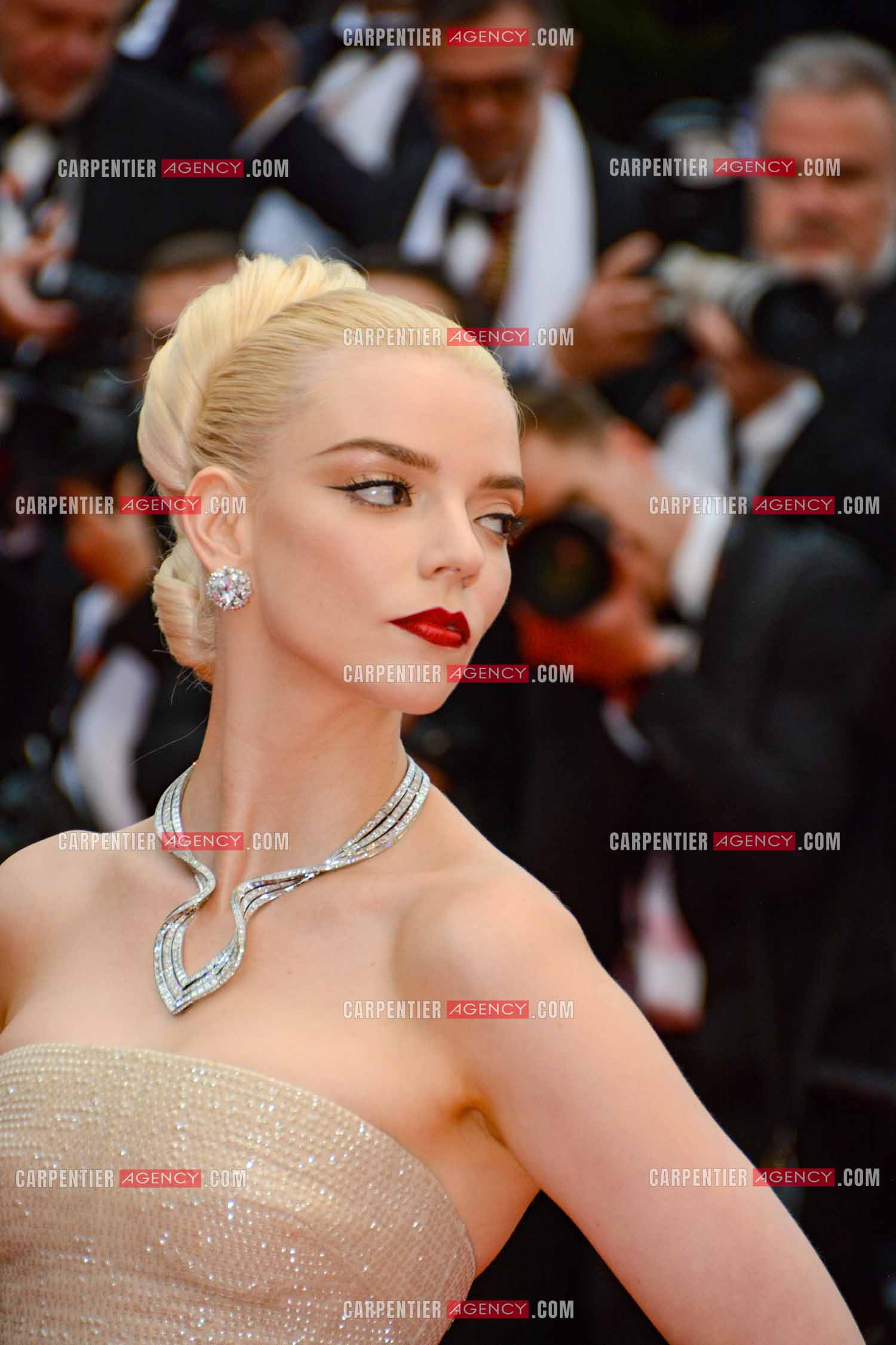 Festival de Cannes 2024. 77e édition du 14 au 25 Mai 2024. L'actrice américaine Anya Taylor-Joy - Montée des marches “ FURIOSA “. Une saga de “ MAD MAX “.