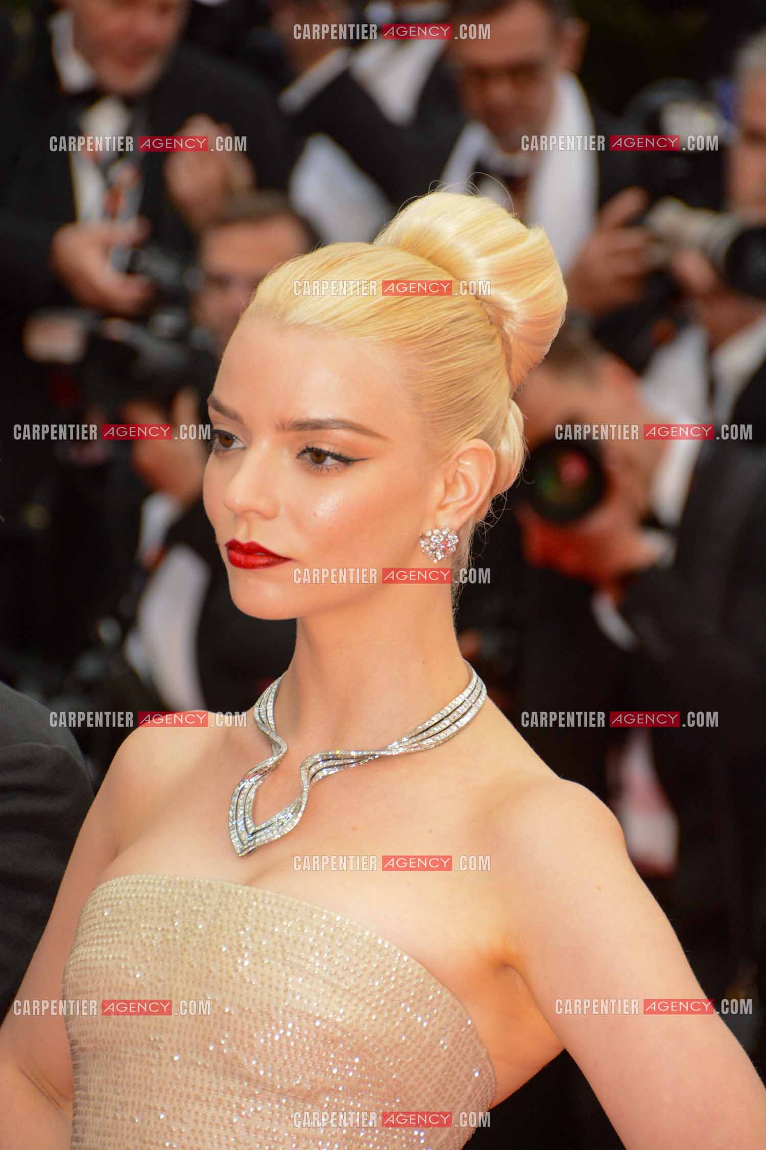 Festival de Cannes 2024. 77e édition du 14 au 25 Mai 2024. L'actrice américaine Anya Taylor-Joy - Montée des marches “ FURIOSA “. Une saga de “ MAD MAX “.