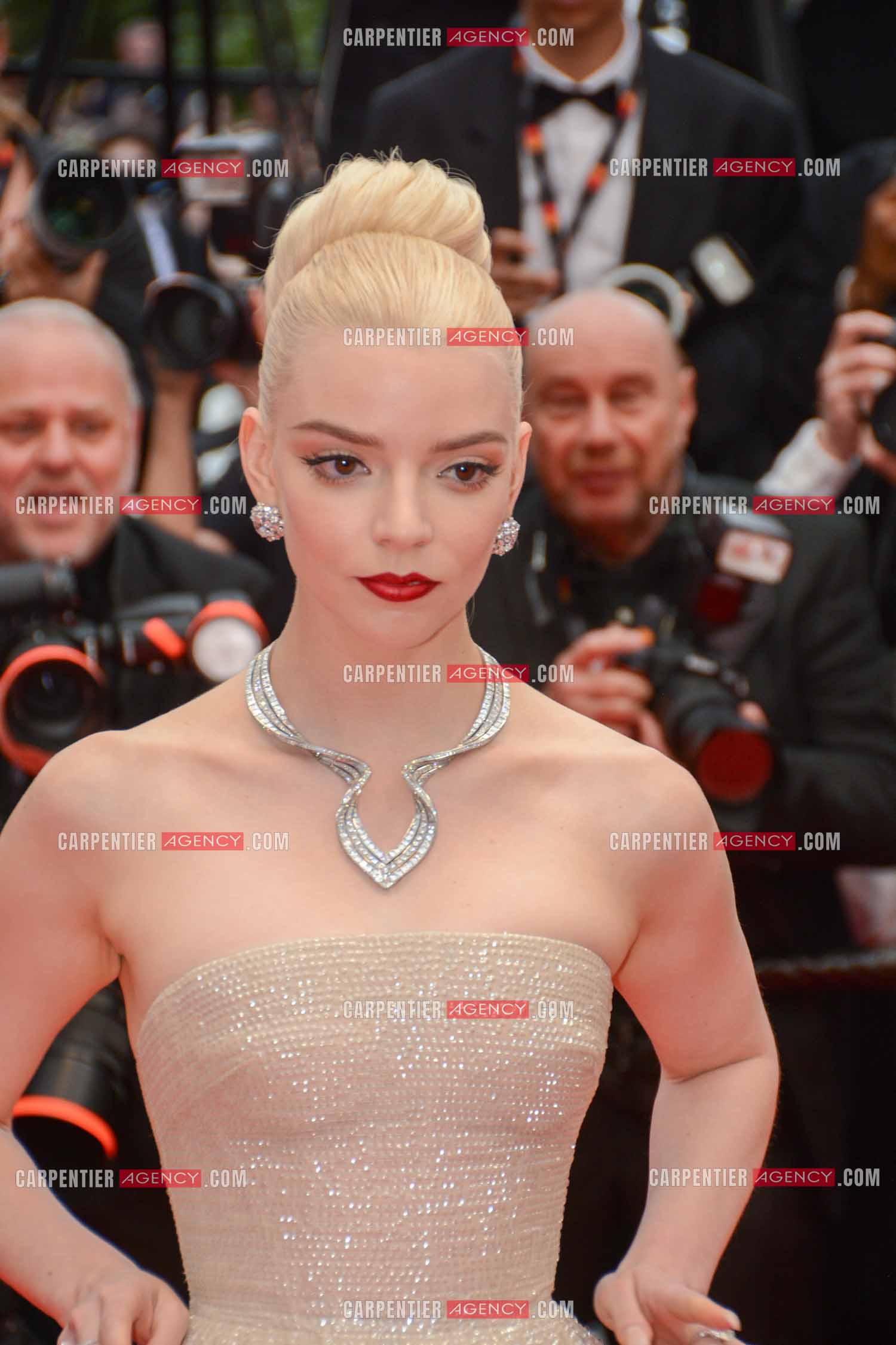 Festival de Cannes 2024. 77e édition du 14 au 25 Mai 2024. L'actrice américaine Anya Taylor-Joy - Montée des marches “ FURIOSA “. Une saga de “ MAD MAX “.