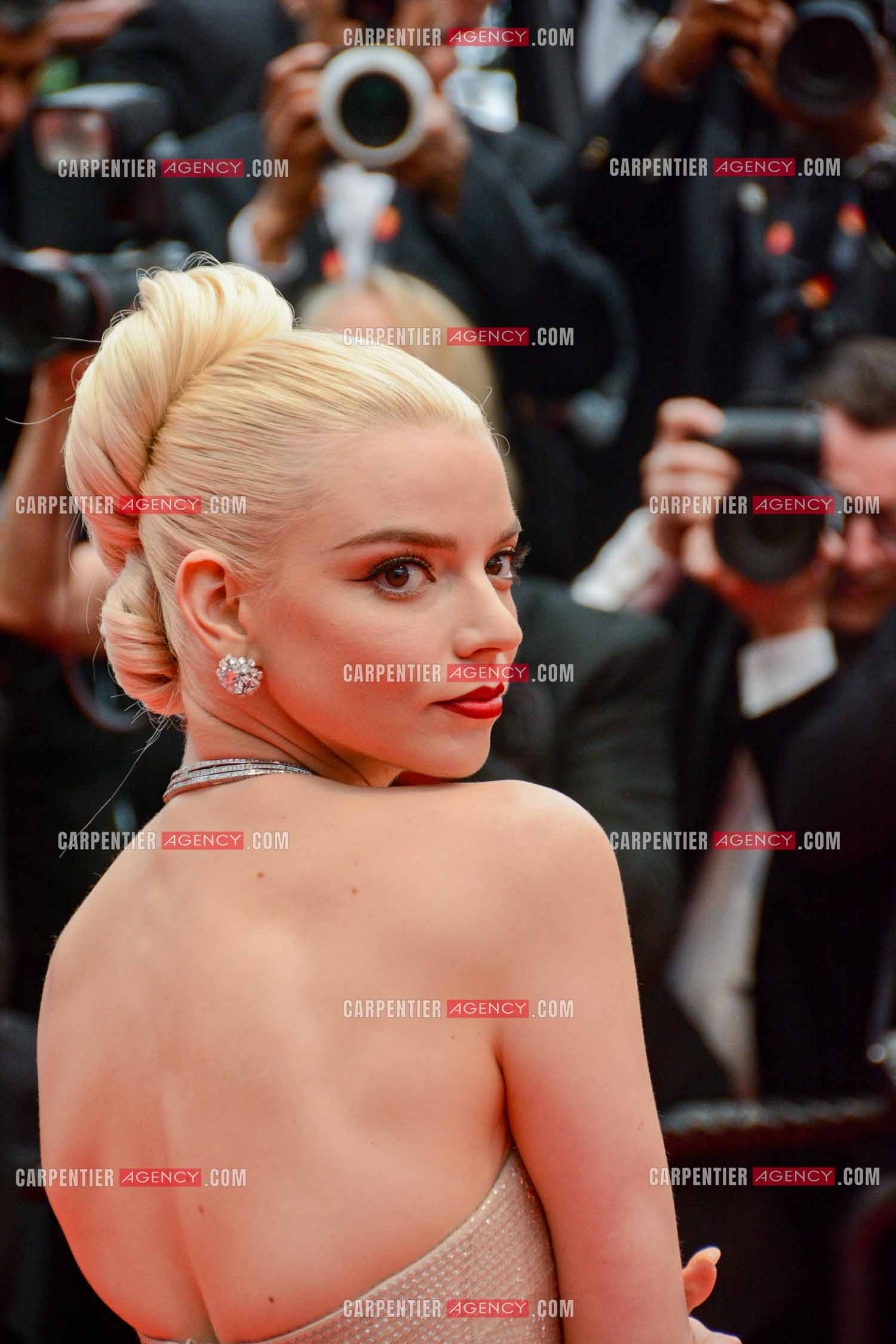 Festival de Cannes 2024. 77e édition du 14 au 25 Mai 2024. L'actrice américaine Anya Taylor-Joy - Montée des marches “ FURIOSA “. Une saga de “ MAD MAX “.