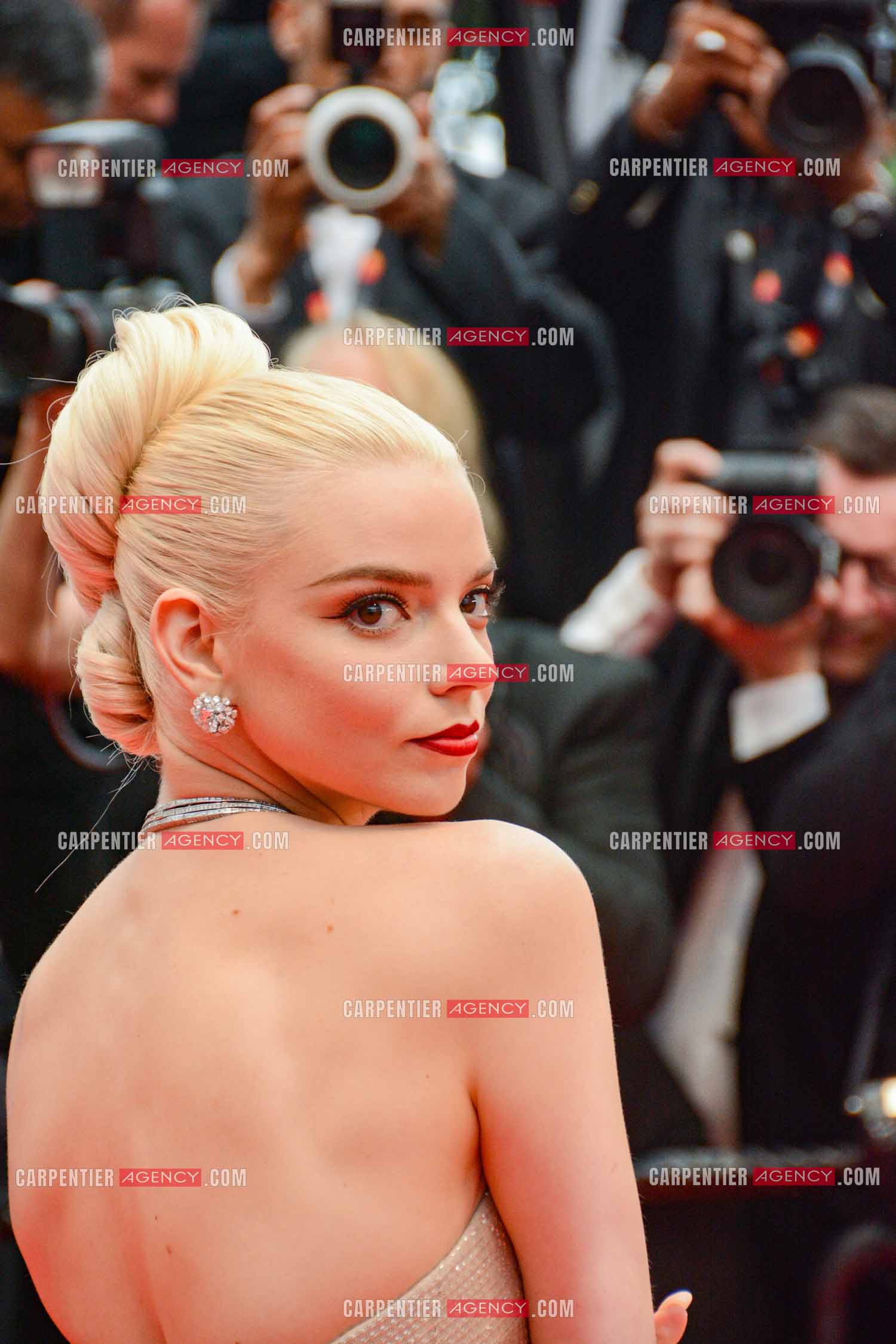 Festival de Cannes 2024. 77e édition du 14 au 25 Mai 2024. L'actrice américaine Anya Taylor-Joy - Montée des marches “ FURIOSA “. Une saga de “ MAD MAX “.