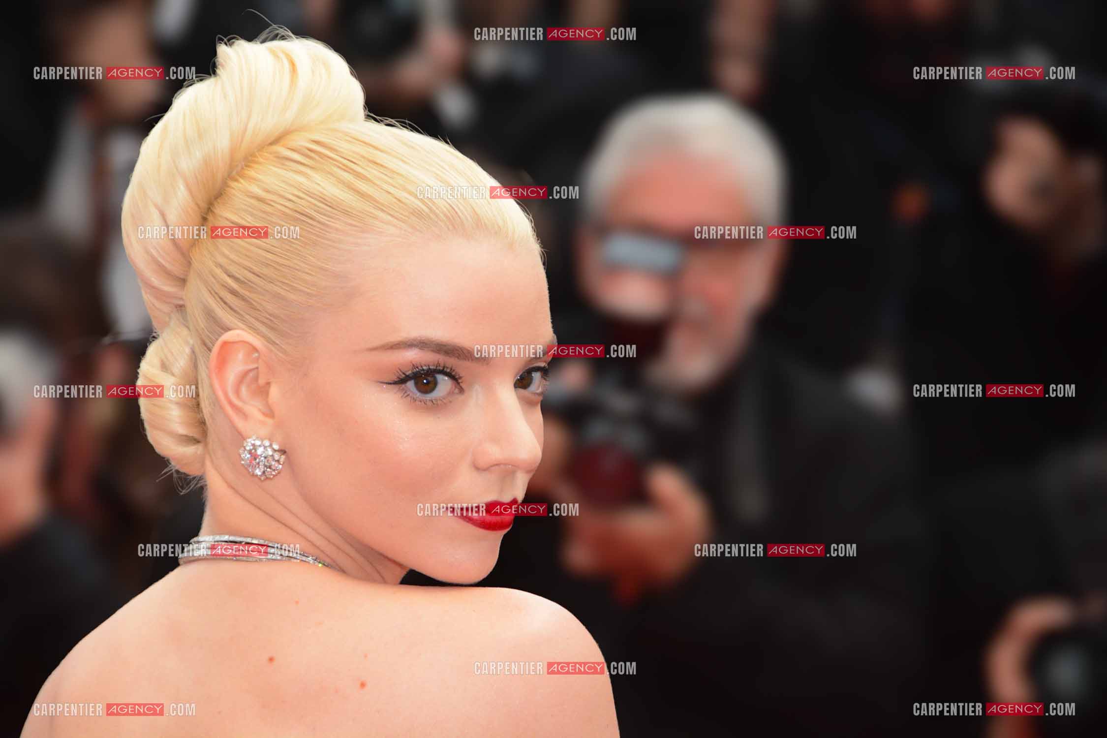 Festival de Cannes 2024. 77e édition du 14 au 25 Mai 2024. L'actrice américaine Anya Taylor-Joy - Montée des marches “ FURIOSA “. Une saga de “ MAD MAX “.