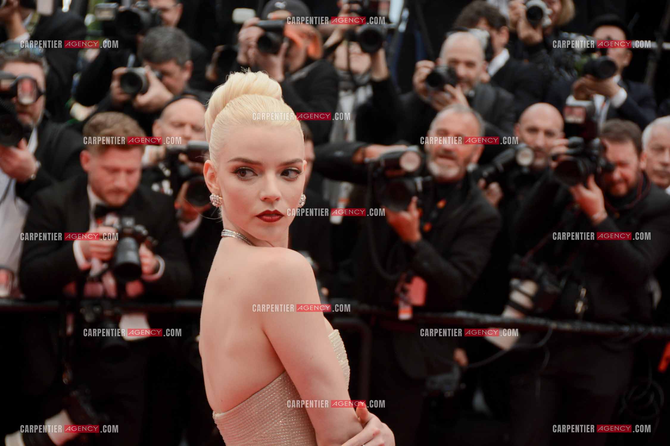 Festival de Cannes 2024. 77e édition du 14 au 25 Mai 2024. L'actrice américaine Anya Taylor-Joy - Montée des marches “ FURIOSA “. Une saga de “ MAD MAX “.