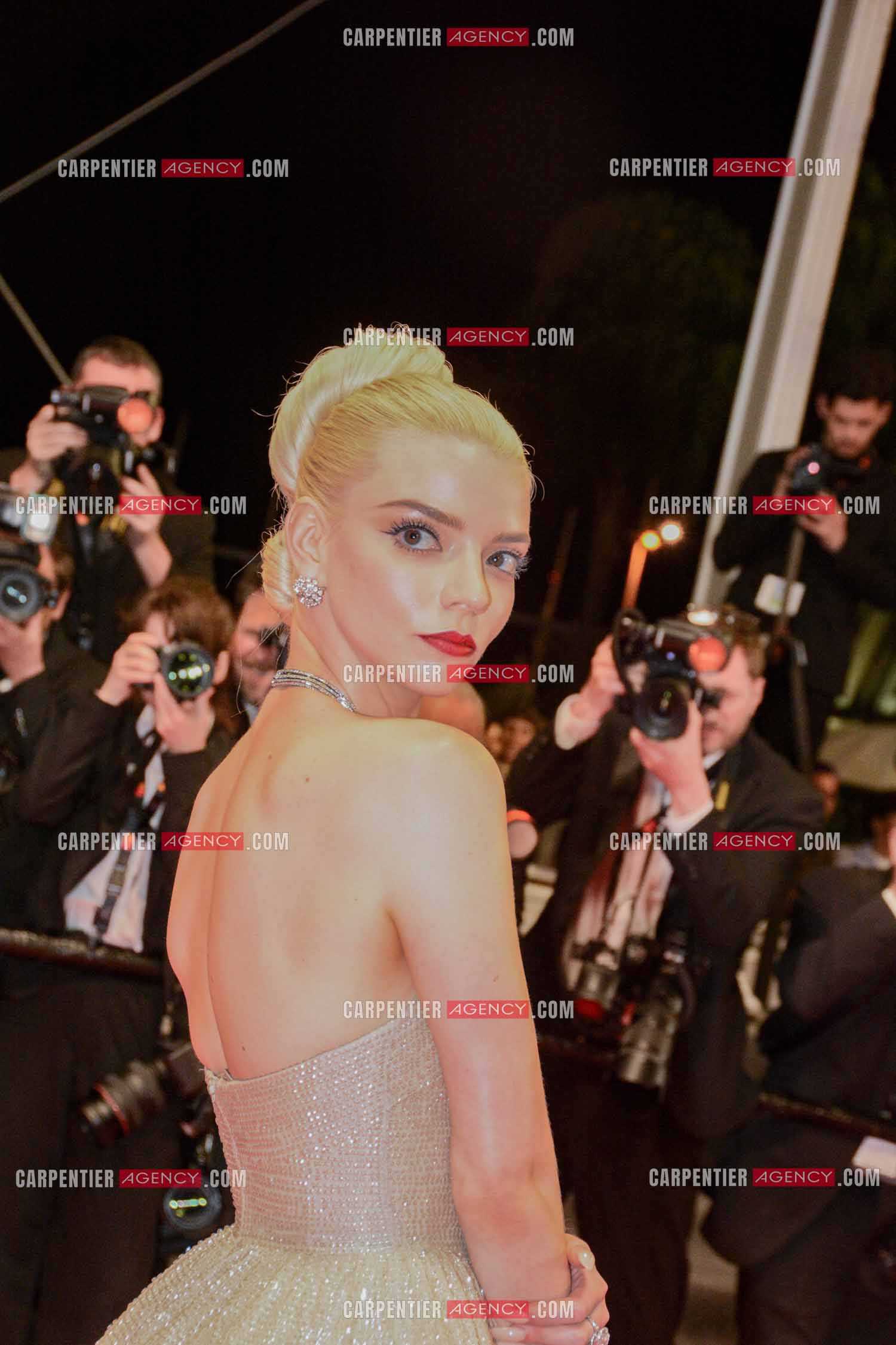 Festival de Cannes 2024. 77e édition du 14 au 25 Mai 2024. L'actrice américaine Anya Taylor-Joy - Montée des marches “ FURIOSA “. Une saga de “ MAD MAX “.