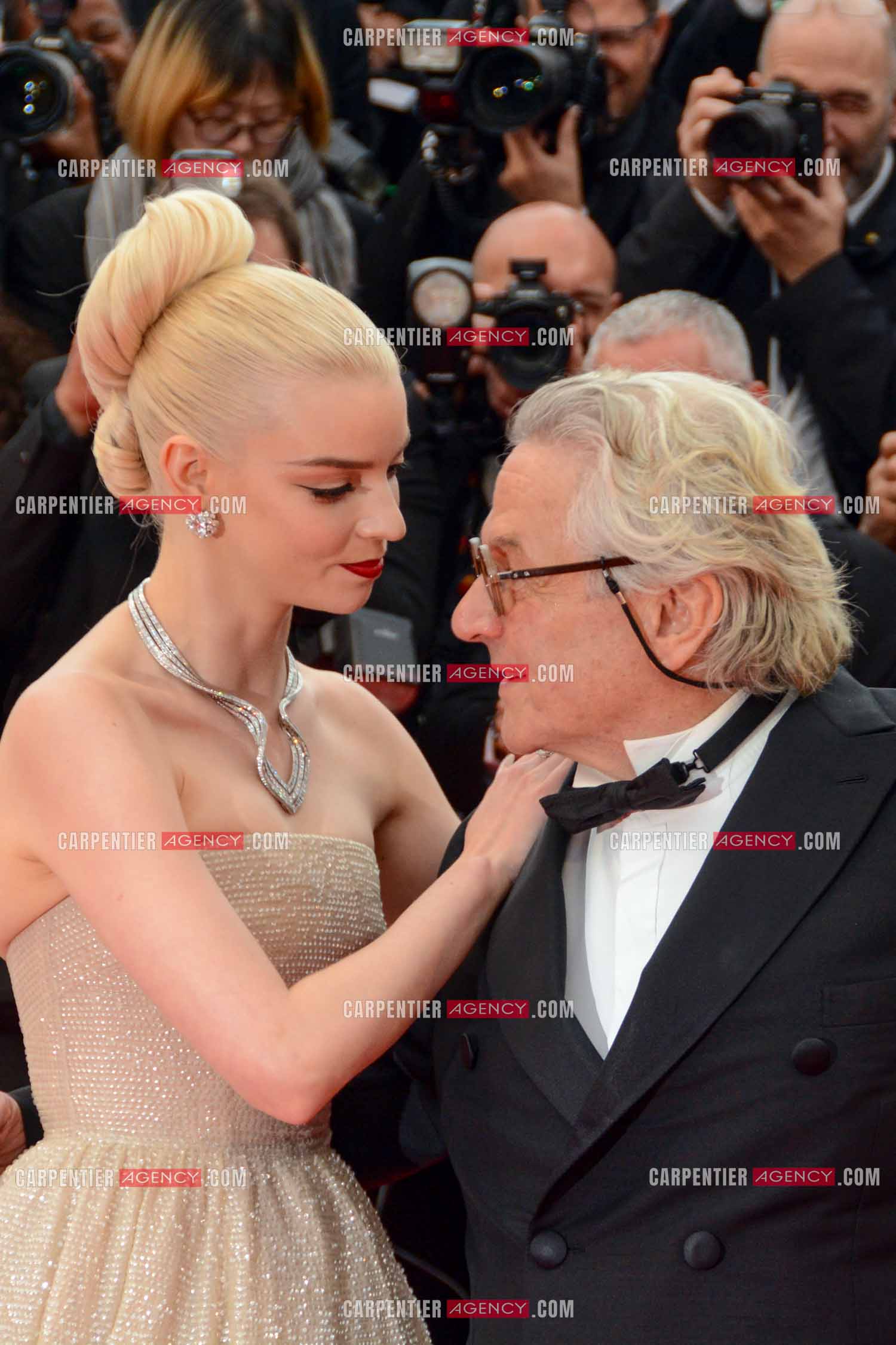 Festival de Cannes 2024. 77e édition du 14 au 25 Mai 2024. L'actrice américaine Anya Taylor-Joy et le producteur George Miller - Montée des marches du film « Furiosa : A Mad Max Saga »