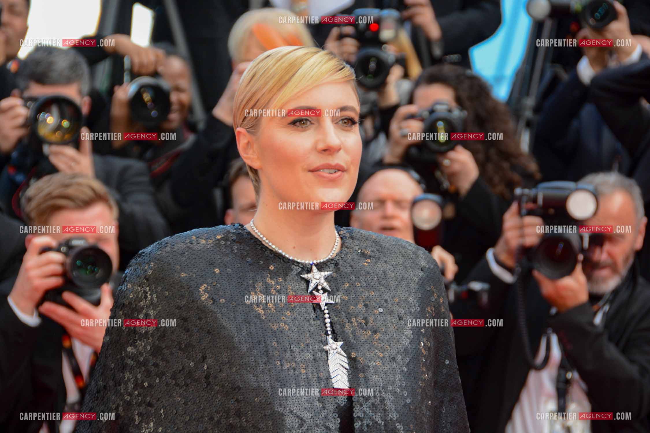 Festival de Cannes 2024. 77e édition du 14 au 25 Mai 2024. Montée des marches du film “ Megalopolis “. L'actrice Greta Gerwig.