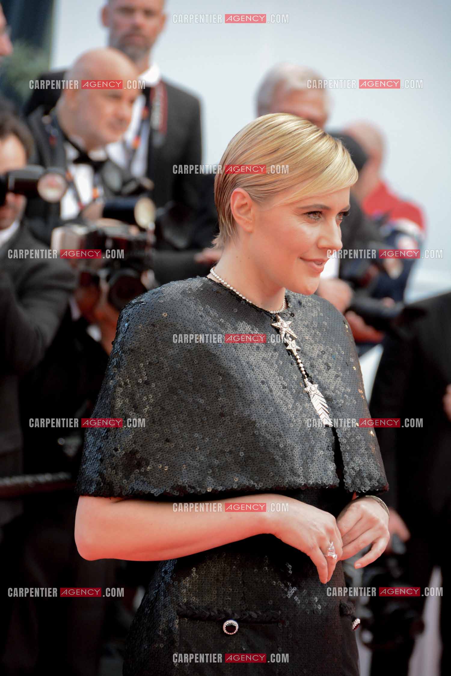Festival de Cannes 2024. 77e édition du 14 au 25 Mai 2024. Montée des marches du film “ Megalopolis “. L'actrice Greta Gerwig.