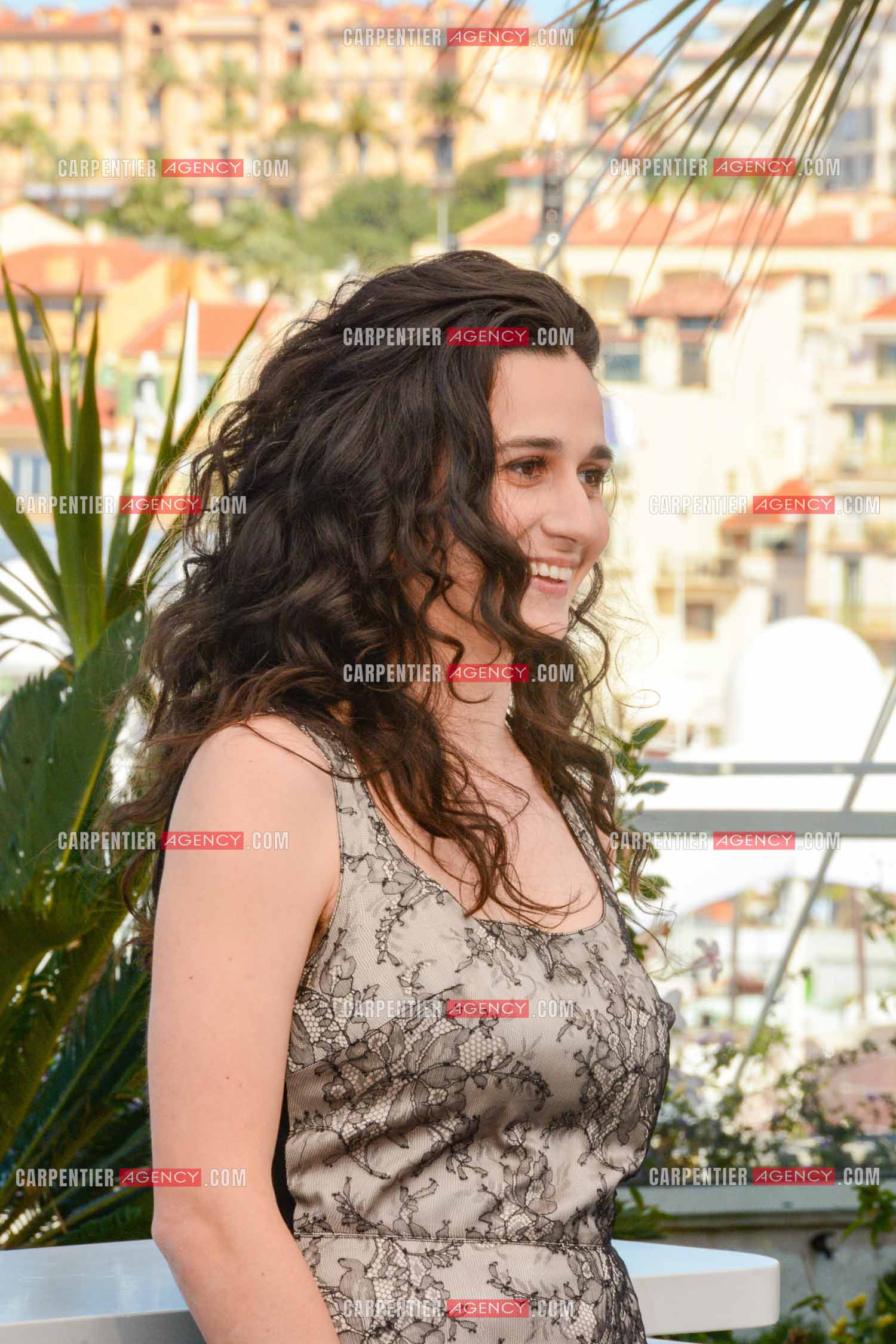 Festival de Cannes 2024. 77e édition du 14 au 25 Mai 2024. Photocall du film " Vingt Dieux ". La réalisatrice du film Louise Courvoisier.