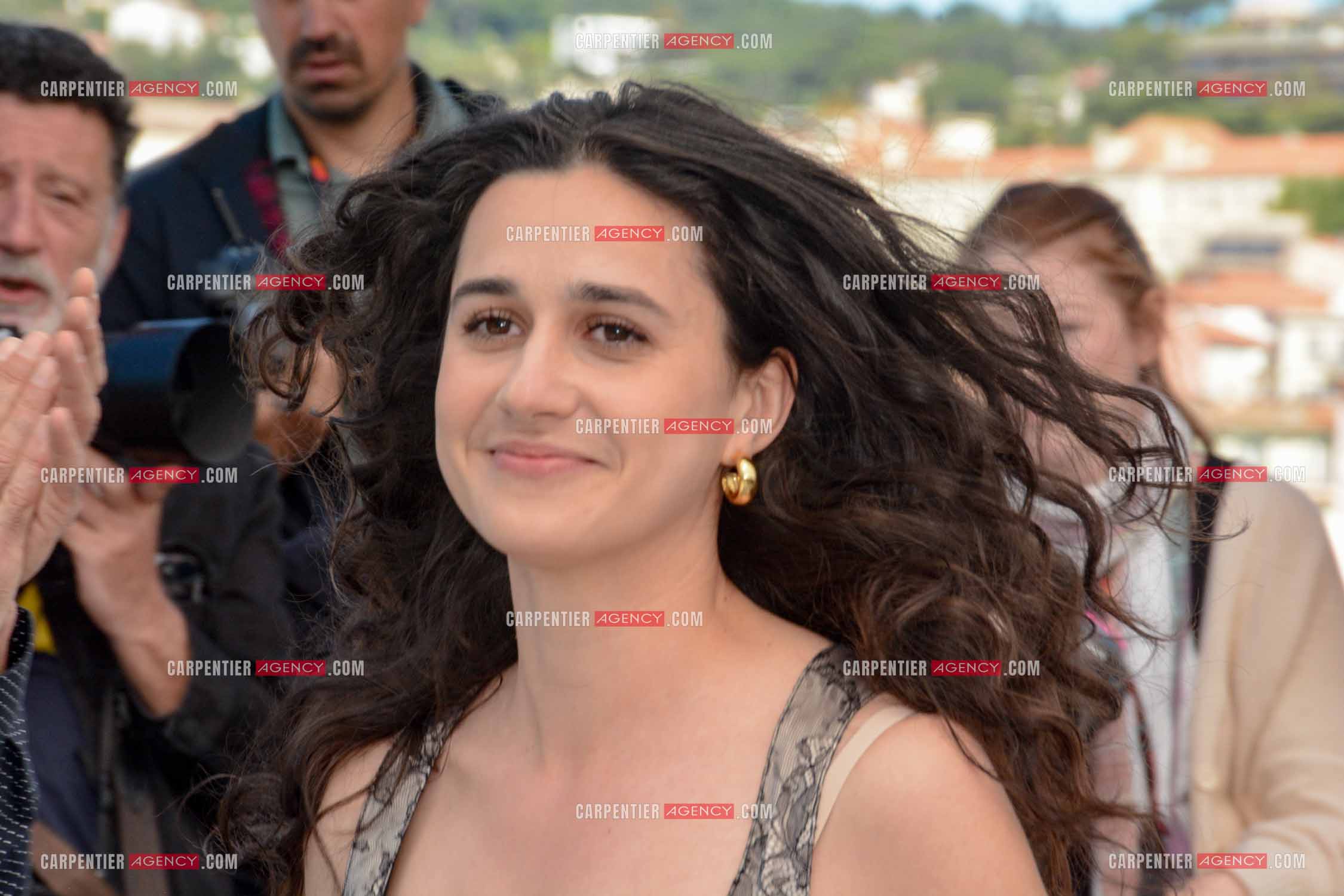 Festival de Cannes 2024. 77e édition du 14 au 25 Mai 2024. Photocall du film " Vingt Dieux ". La réalisatrice du film Louise Courvoisier.