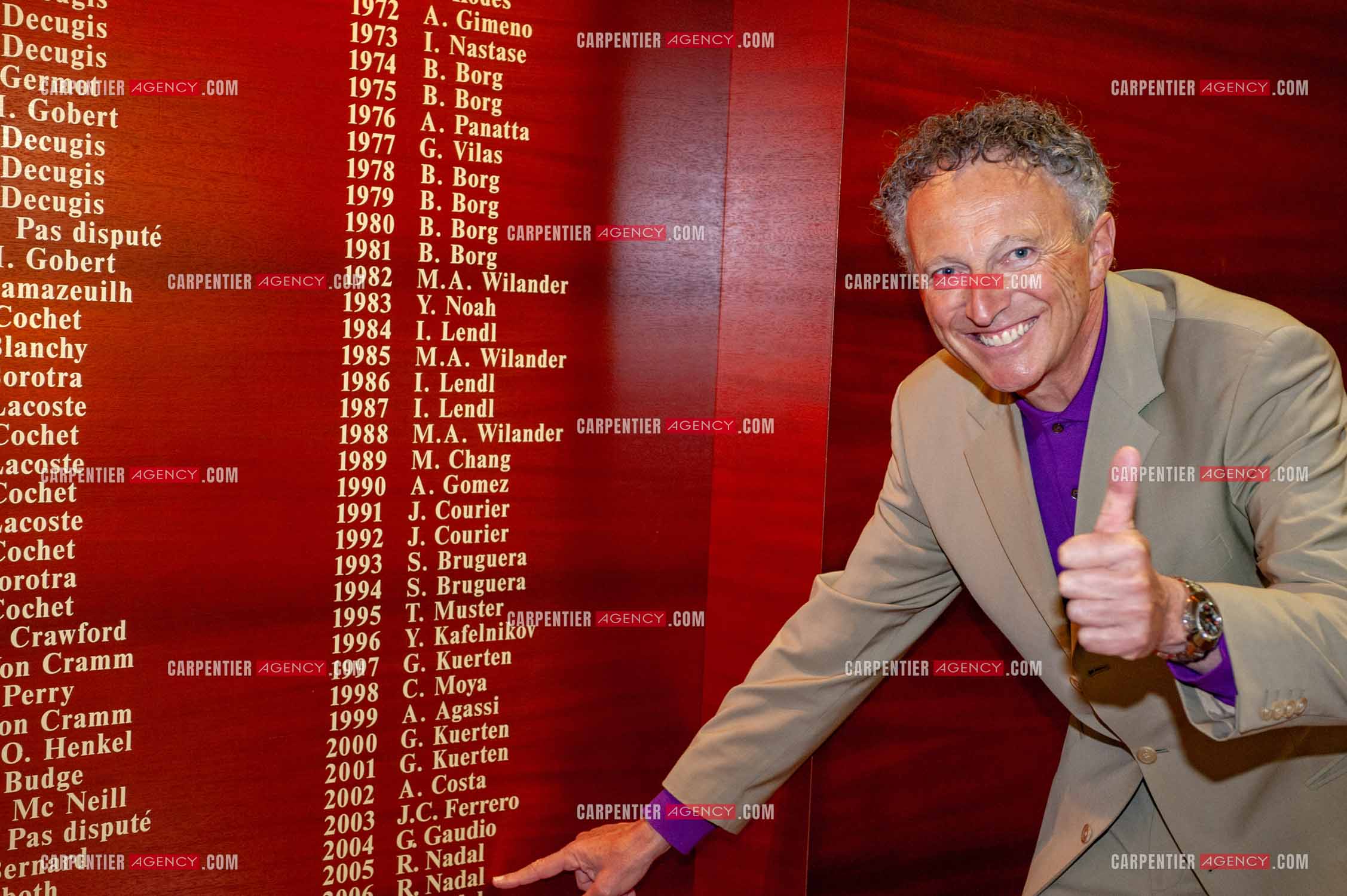 Le journaliste Nelson Monfort à Roland-Garros.  ( Exclusif )