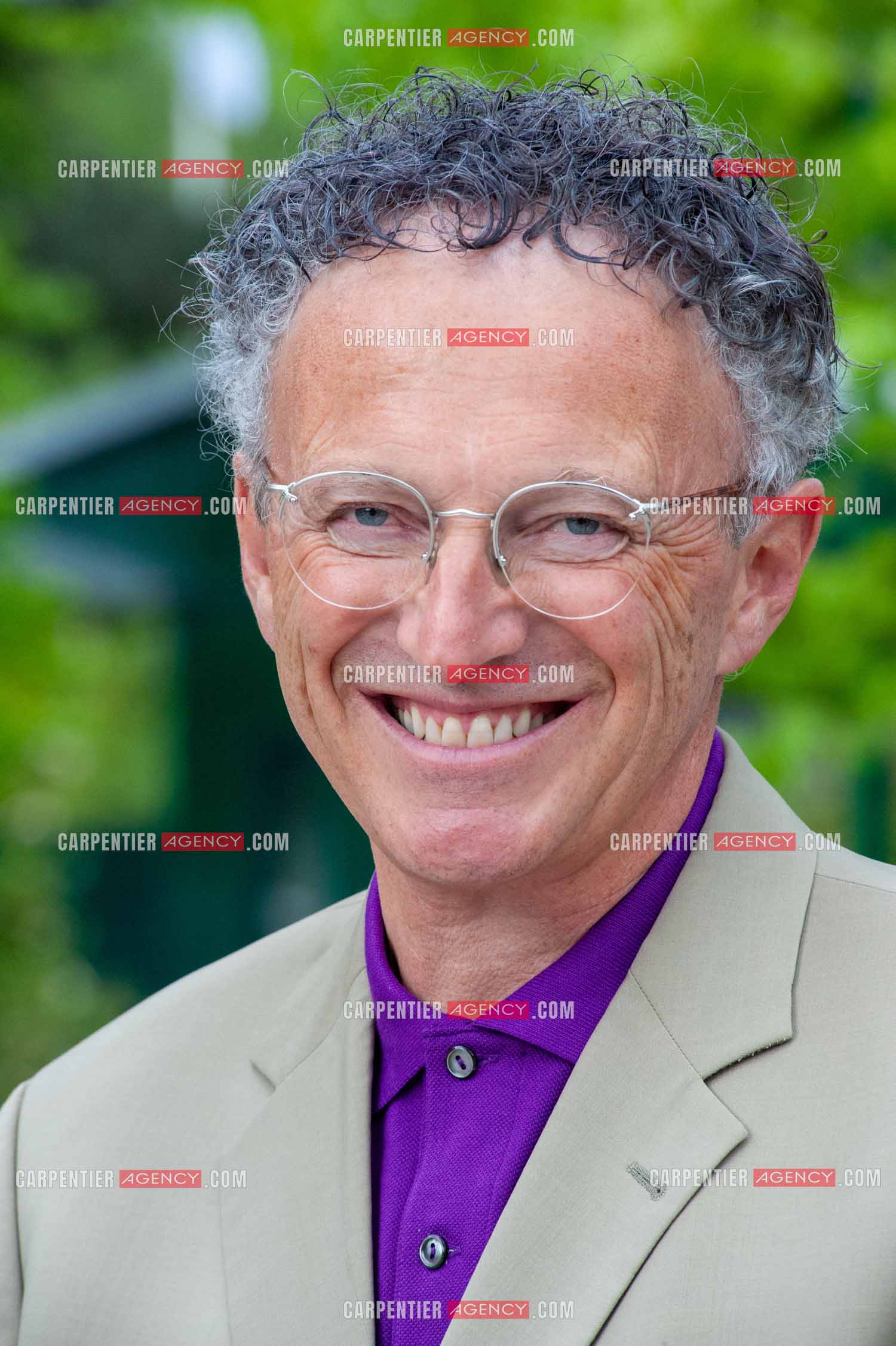 Le journaliste Nelson Monfort à Roland-Garros.  ( Exclusif )