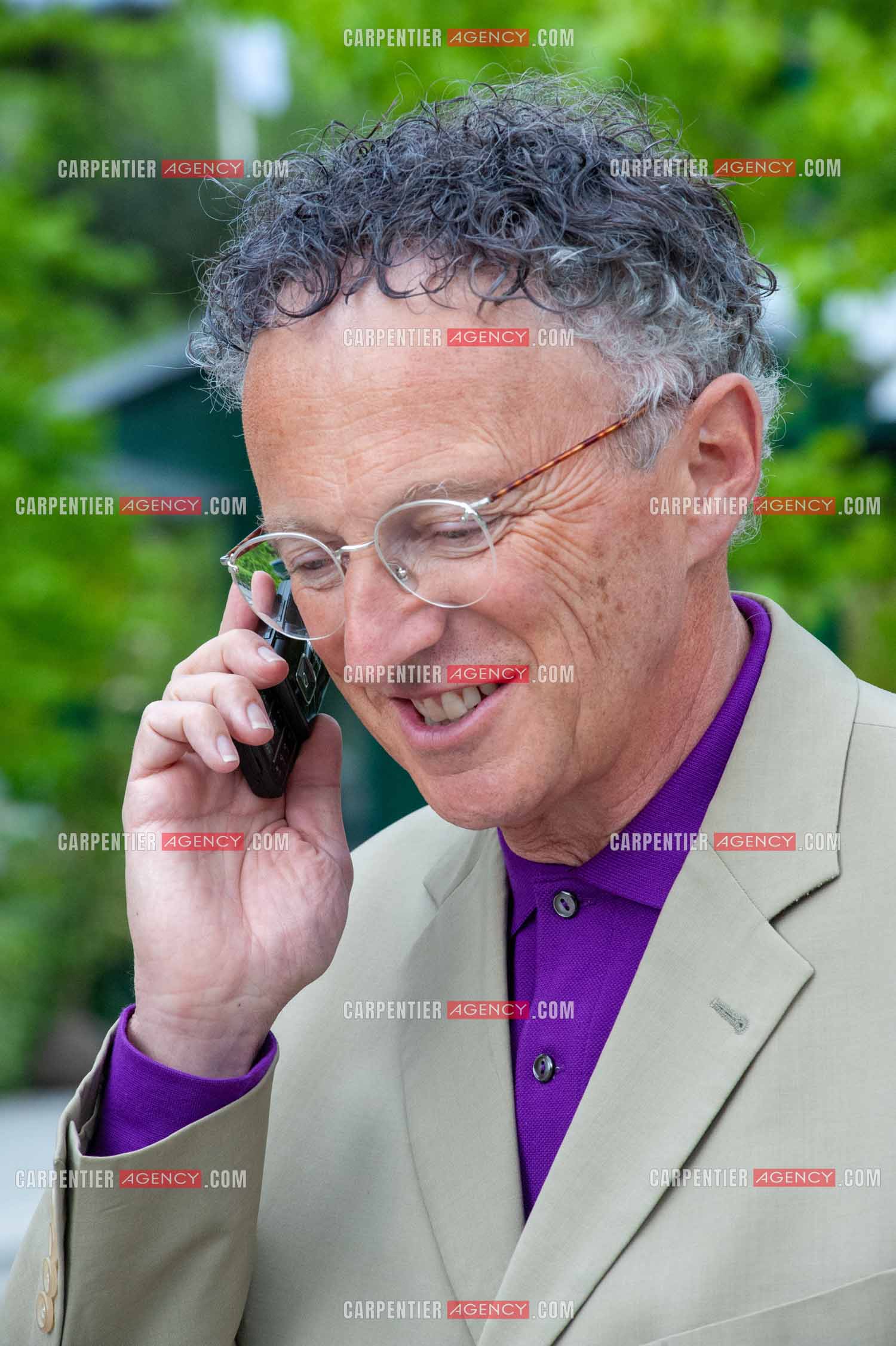 Le journaliste Nelson Monfort à Roland-Garros.  ( Exclusif )