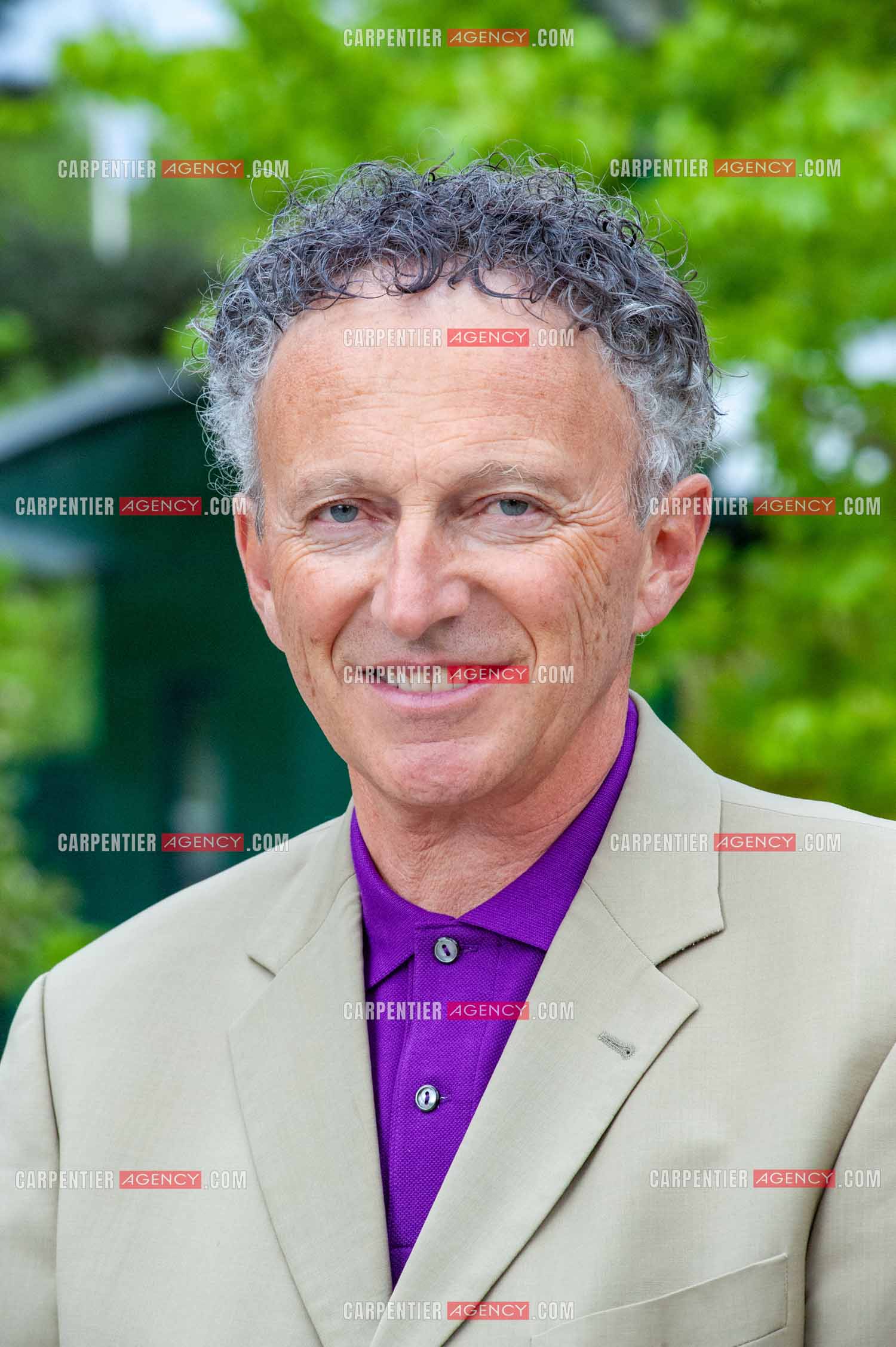 Le journaliste Nelson Monfort à Roland-Garros.  ( Exclusif )