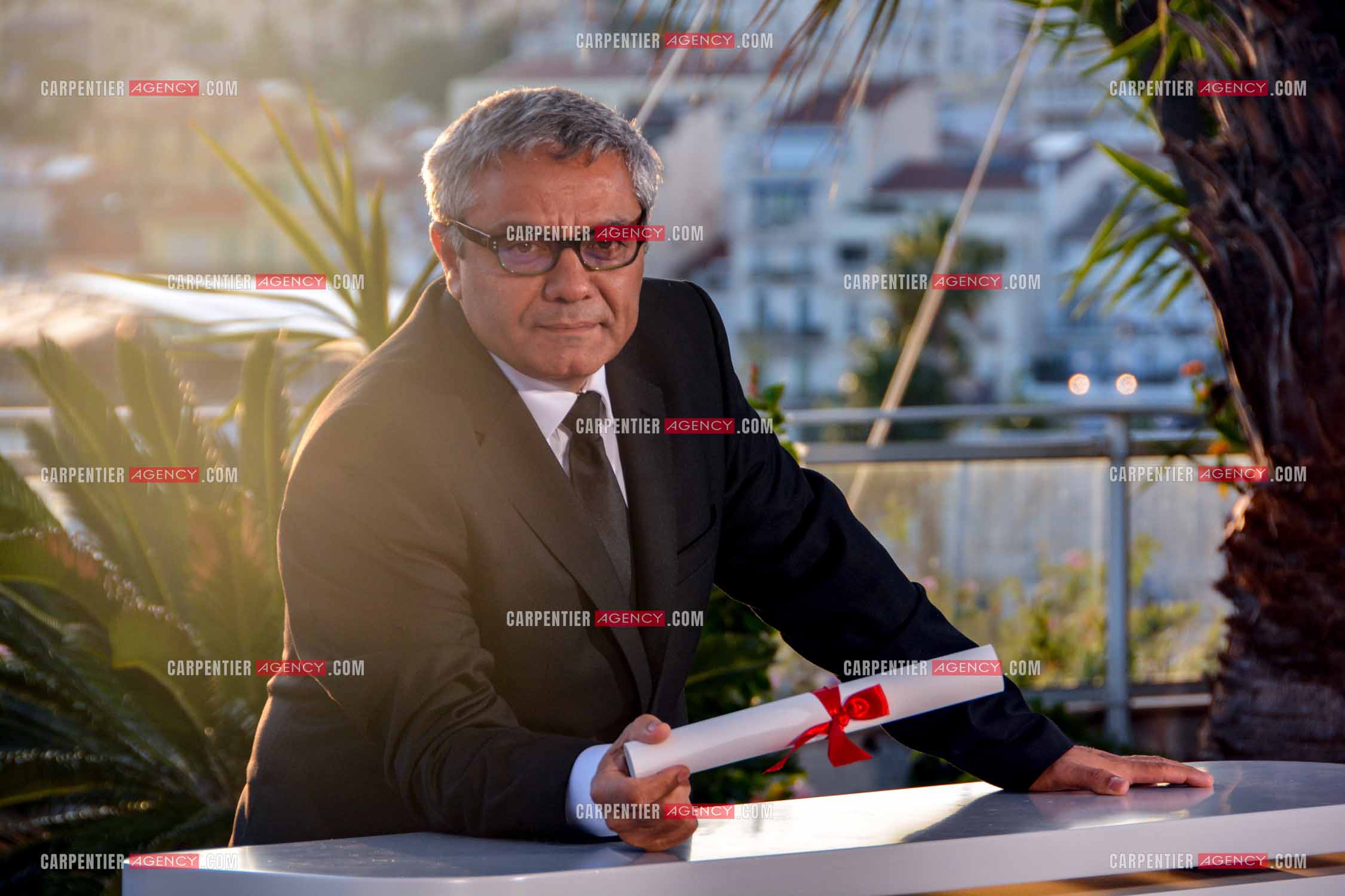 Clôture du  77ème Festival de Cannes et remises des Palmes d'or. Le réalisateur iranien Mohammad Rasoulof pose avec le 'Special Award for Best Screenplay' pour 'The Seed of the Sacred Fig' lors de la Palme D'Or Winners