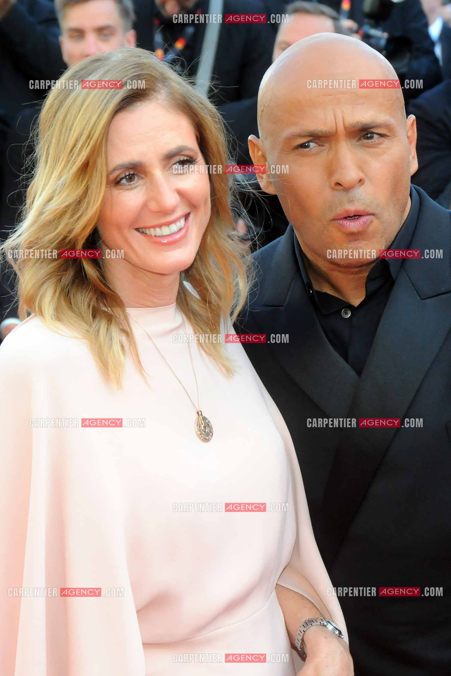 Ouverture du  77ème Festival de Cannes du 14 au 25 mai 2024. Montée des marches du film “ Emilia Perez “. Eric Judor et sa femme.