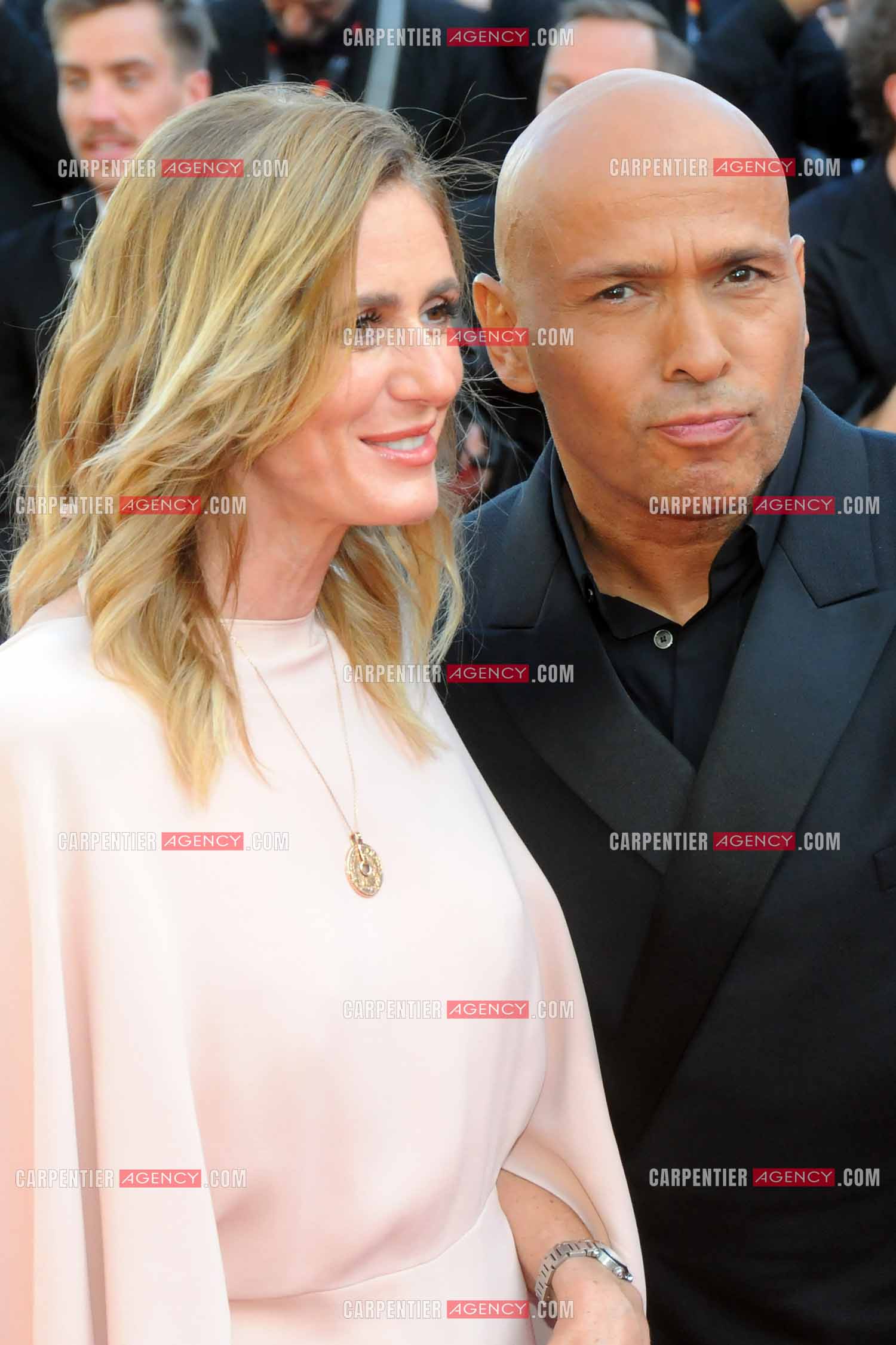 Ouverture du  77ème Festival de Cannes du 14 au 25 mai 2024. Montée des marches du film “ Emilia Perez “. Eric Judor et sa femme.