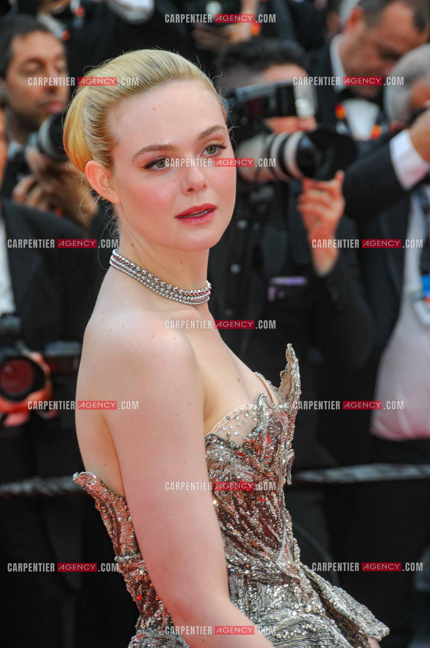 Festival de Cannes 2023. 76e édition, du 16 au 27 mai 2023 au Palais des festivals, à Cannes. L'actrice américaine elle Fanning assiste à la cérémonie d'ouverture et à la projection du film “ Jeanne du Barry “.
