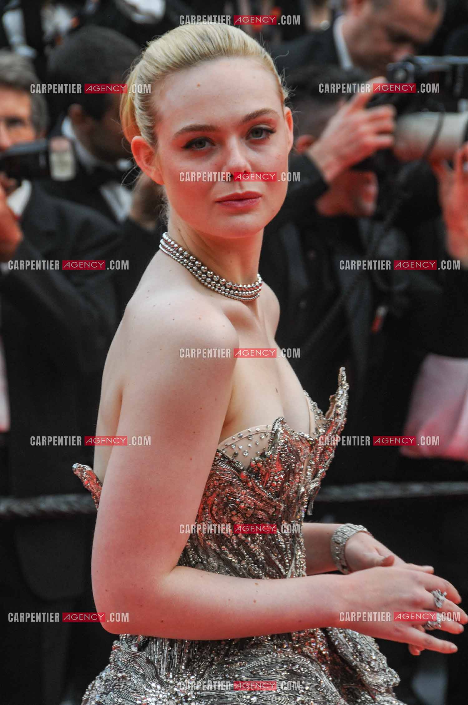 Festival de Cannes 2023. 76e édition, du 16 au 27 mai 2023 au Palais des festivals, à Cannes. L'actrice américaine elle Fanning assiste à la cérémonie d'ouverture et à la projection du film “ Jeanne du Barry “.