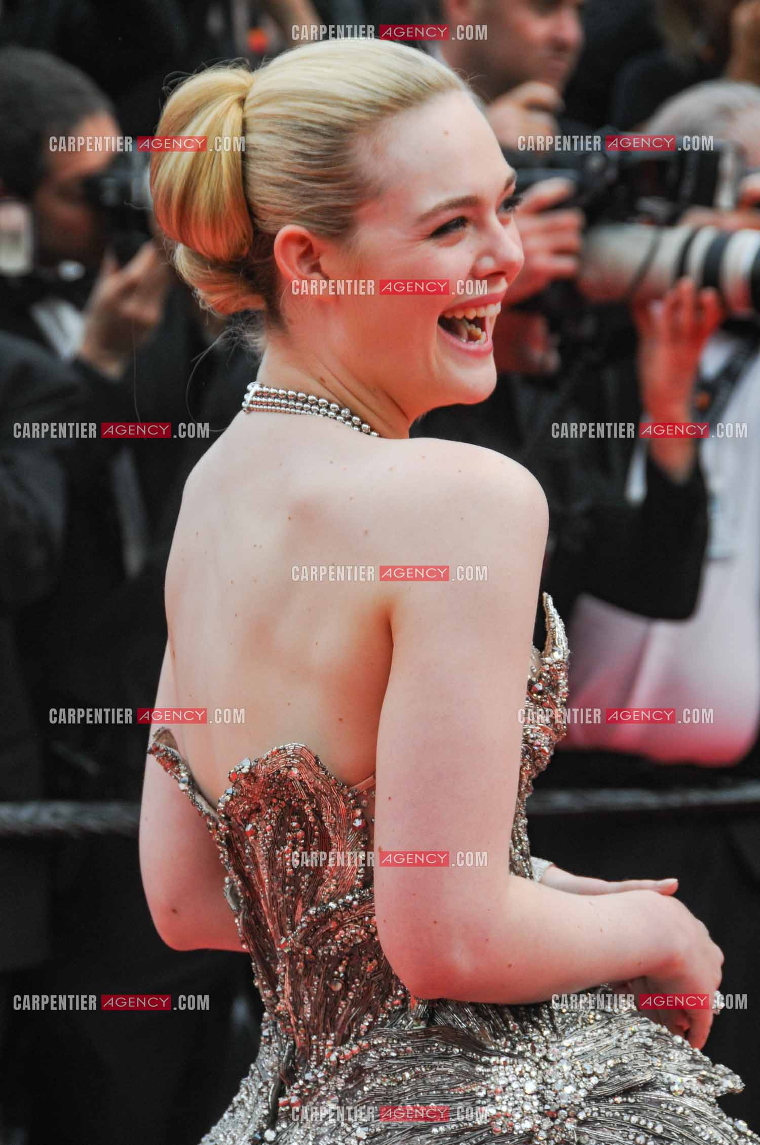 Festival de Cannes 2023. 76e édition, du 16 au 27 mai 2023 au Palais des festivals, à Cannes. L'actrice américaine elle Fanning assiste à la cérémonie d'ouverture et à la projection du film “ Jeanne du Barry “.