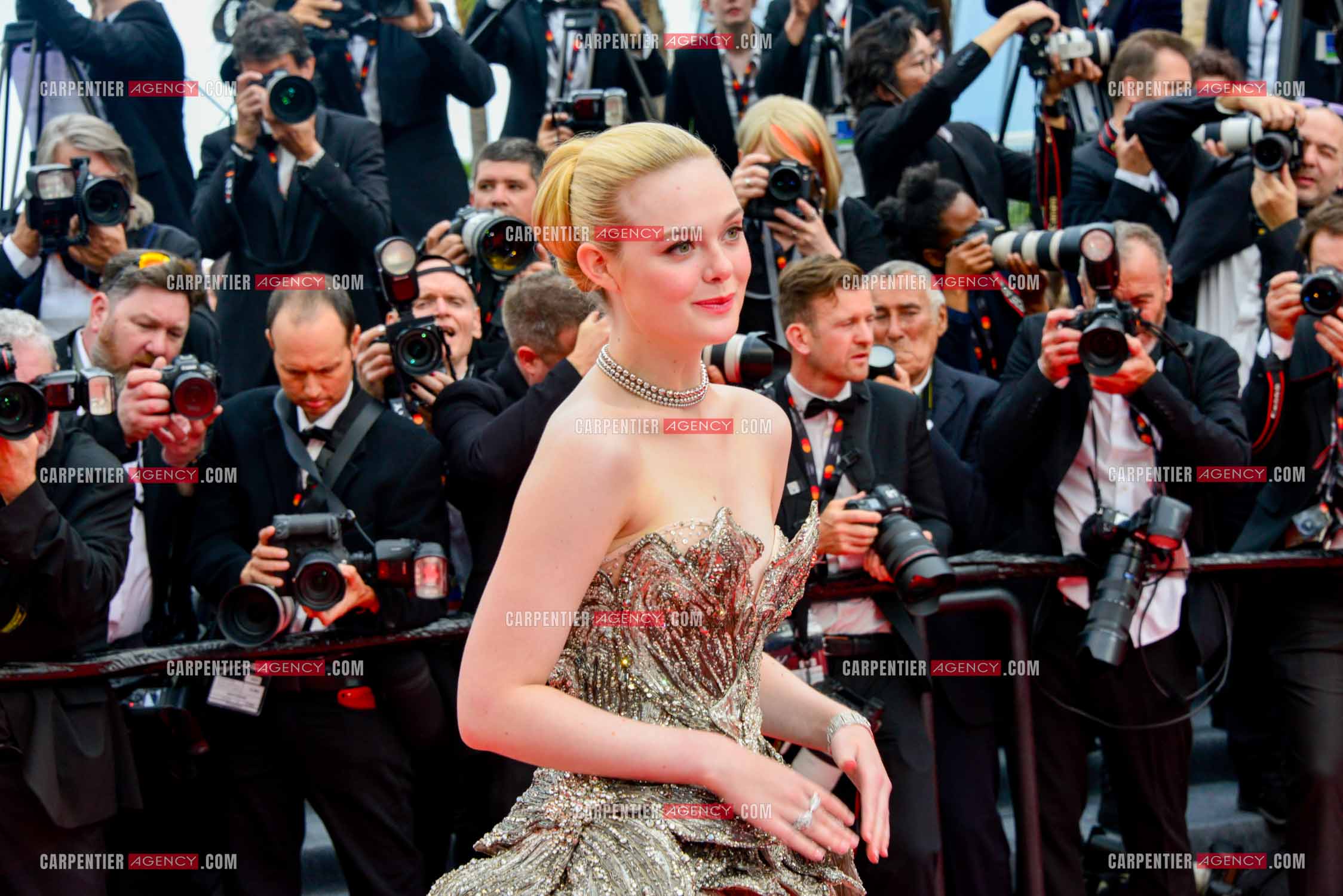 Festival de Cannes 2023. 76e édition, du 16 au 27 mai 2023 au Palais des festivals, à Cannes. L'actrice américaine elle Fanning assiste à la cérémonie d'ouverture et à la projection du film “ Jeanne du Barry “.