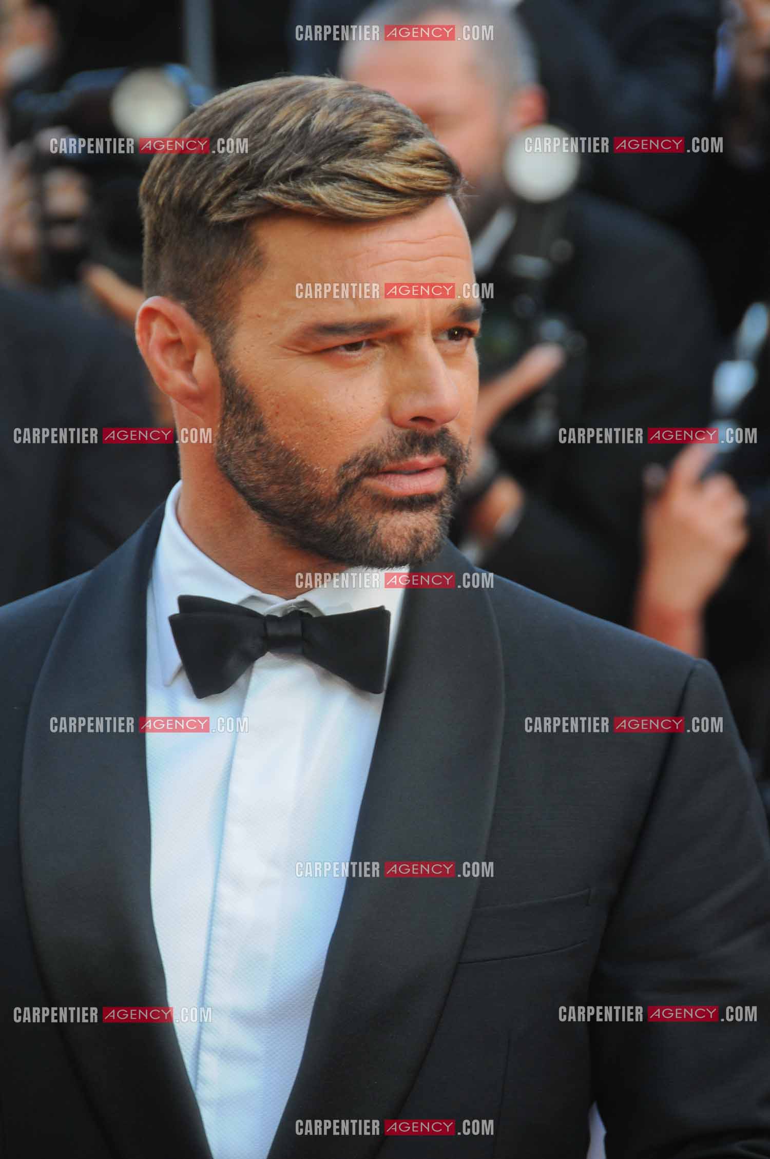 Pour le 9 èm jour du Festival de Cannes, le chanteur Ricky Martin monte les marches pour la projection en avant-première mondiale du film “ Elvis “.