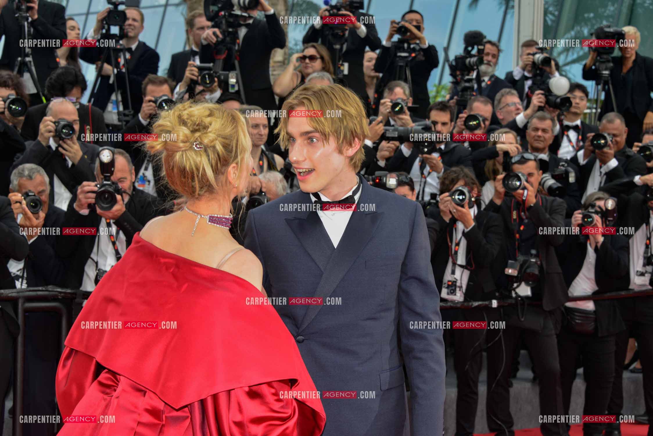 Festival de Cannes 2023. 76e édition, du 16 au 27 mai 2023 au Palais des festivals, à Cannes. L'actrice américaine Uma Thurman et son fils Thurman Hawke assistent à la cérémonie d'ouverture et à la projection du film “ Jeanne du Barry “.