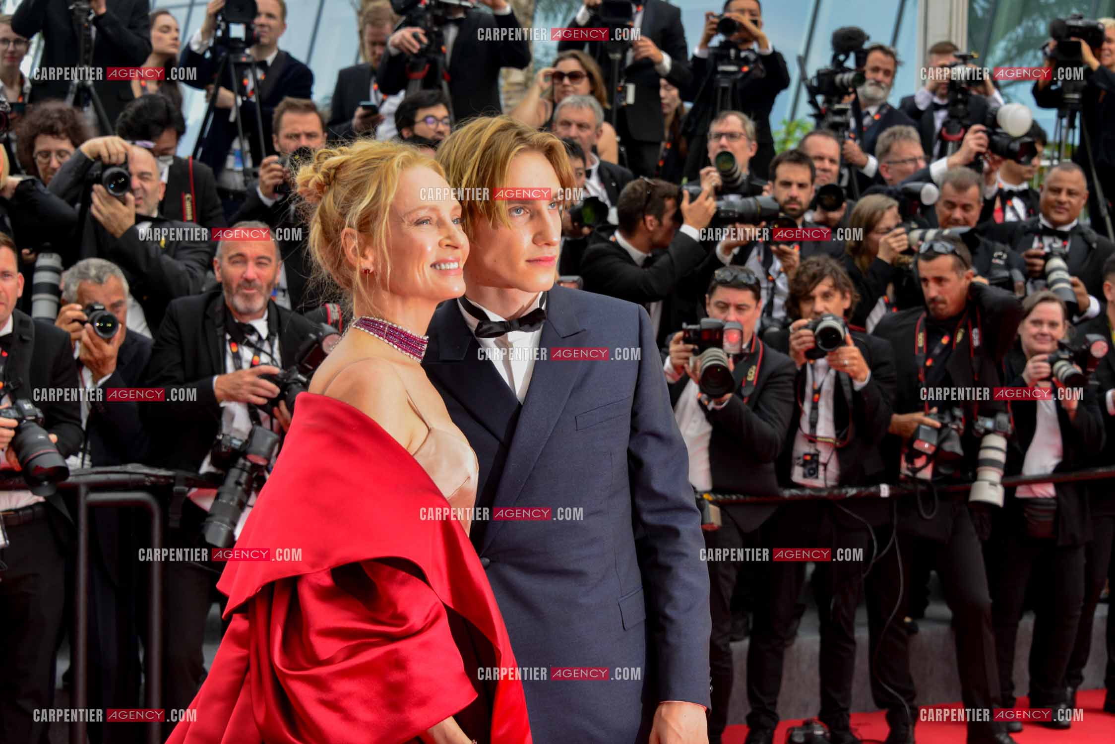 Festival de Cannes 2023. 76e édition, du 16 au 27 mai 2023 au Palais des festivals, à Cannes. L'actrice américaine Uma Thurman et son fils Thurman Hawke assistent à la cérémonie d'ouverture et à la projection du film “ Jeanne du Barry “.