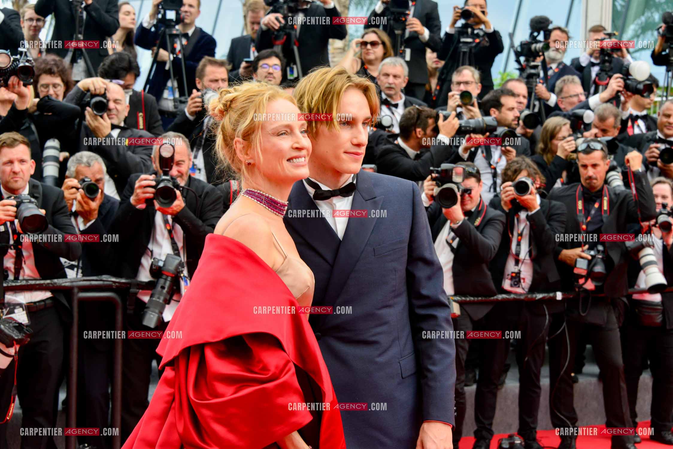 Festival de Cannes 2023. 76e édition, du 16 au 27 mai 2023 au Palais des festivals, à Cannes. L'actrice américaine Uma Thurman et son fils Thurman Hawke assistent à la cérémonie d'ouverture et à la projection du film “ Jeanne du Barry “.