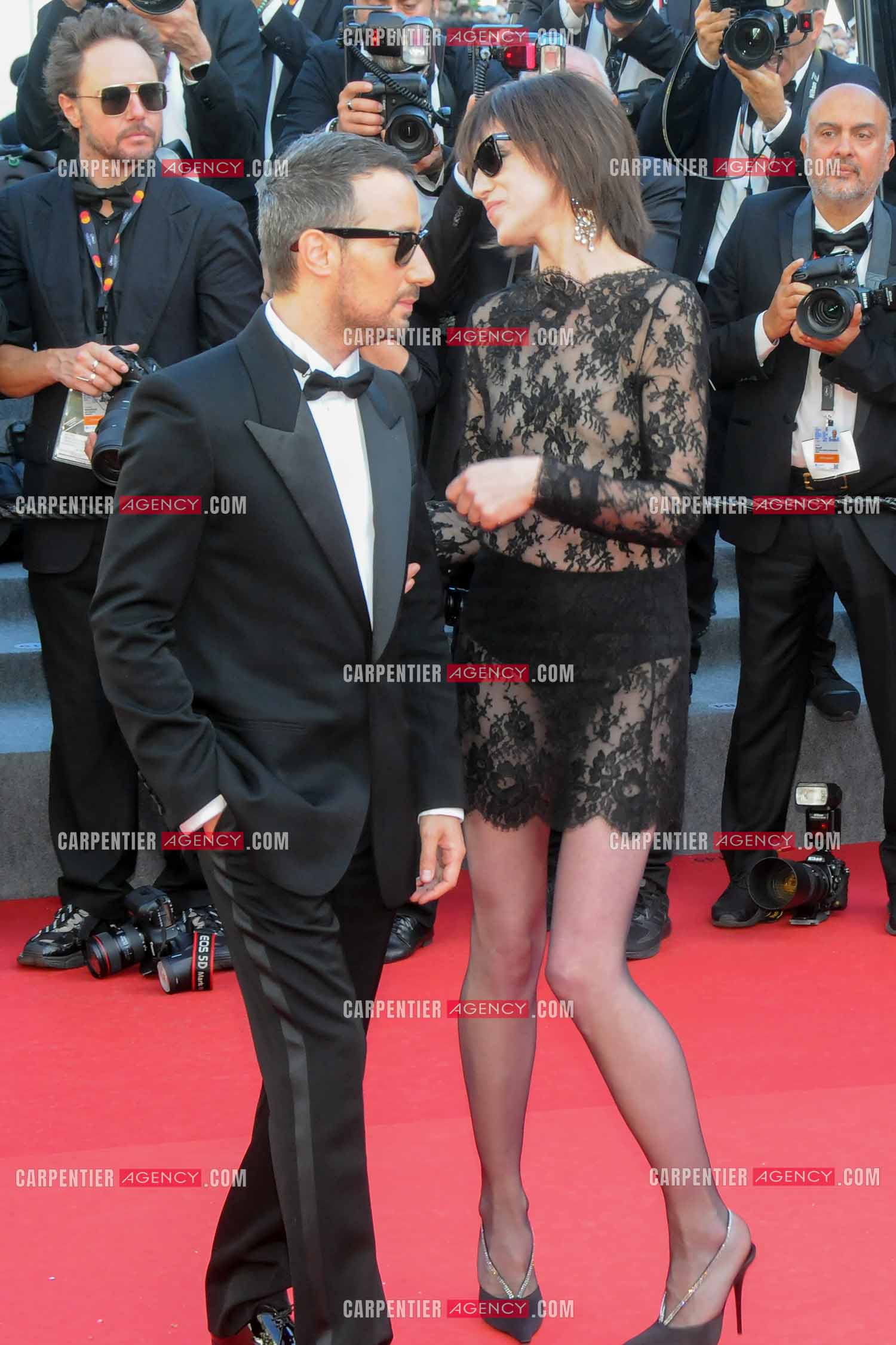 Ouverture du  77ème Festival de Cannes du 14 au 25 mai 2024. Montée des marches du film “ Emilia Perez “. Anthony Vaccarello et Charlotte Gainsbourg.