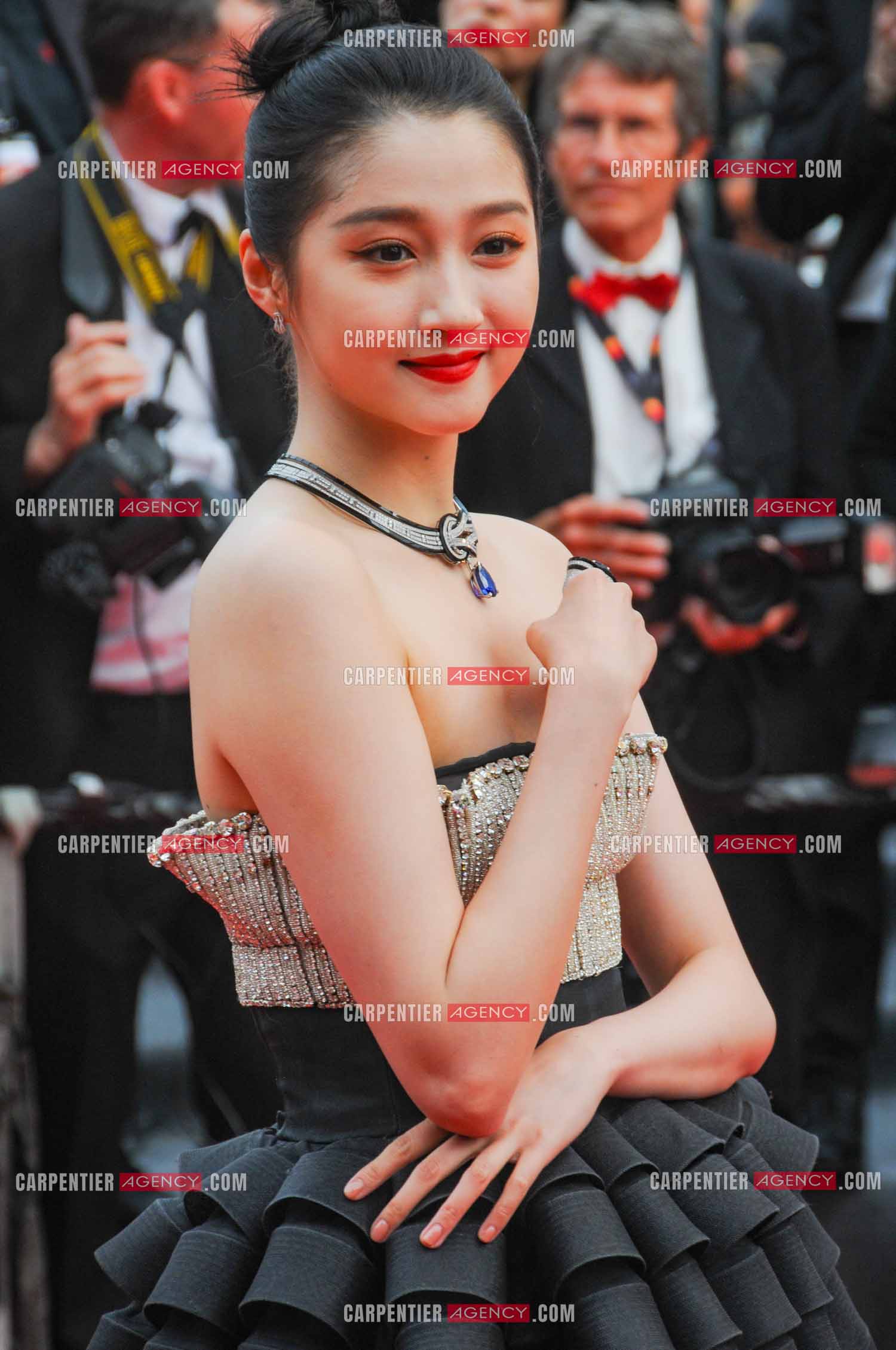 Festival de Cannes 2023. 76e édition, du 16 au 27 mai 2023 au Palais des festivals, à Cannes. L'actrice et chanteuse chinoise Guan Xioatong  assiste à la cérémonie d'ouverture et à la projection du film “ Jeanne du Barry “.