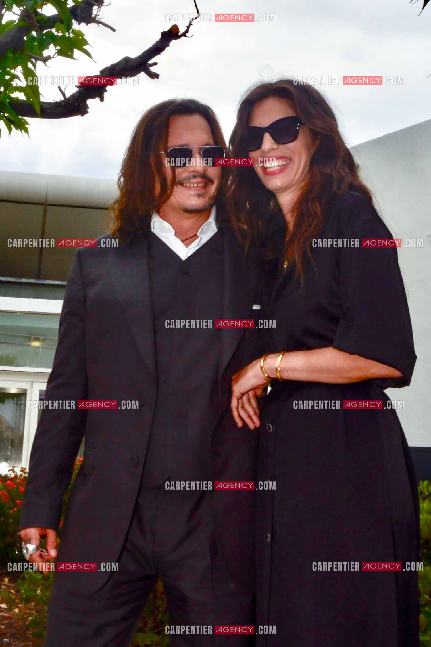 L'acteur Américain Johnny Depp et l'actrice Française  Maïwenn Le Besco - Photocall pour le film " Jeanne du Barry " au Palais des Festivals à Cannes. Le 17 mai 2023.