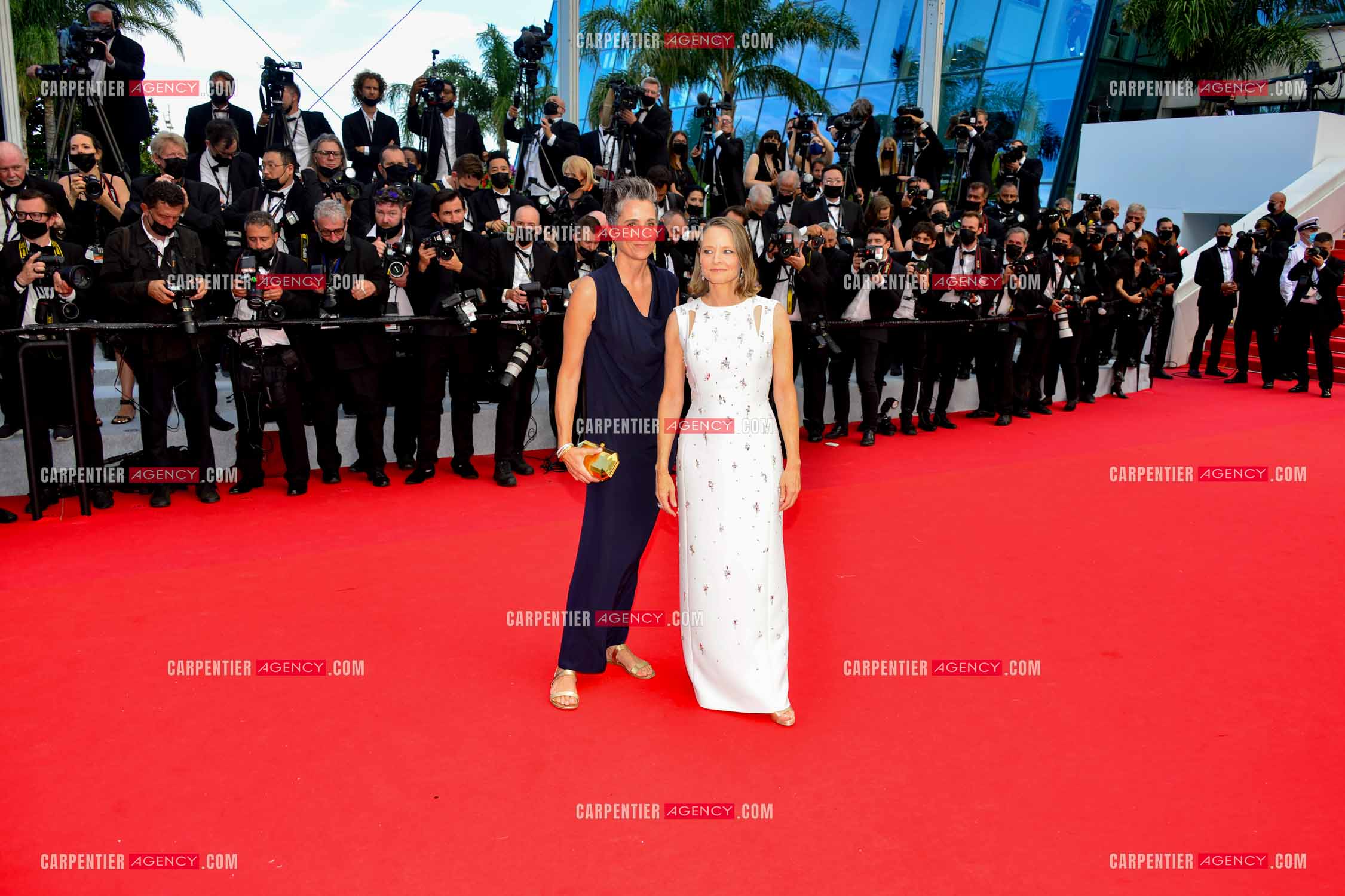 Festival de Cannes 2021. 74e édition du 6 au 17 juillet 2021. L'actrice Jodie Foster, invitée d'honneur de ce festival, accompagnée de son épouse Alexandra Hedison.