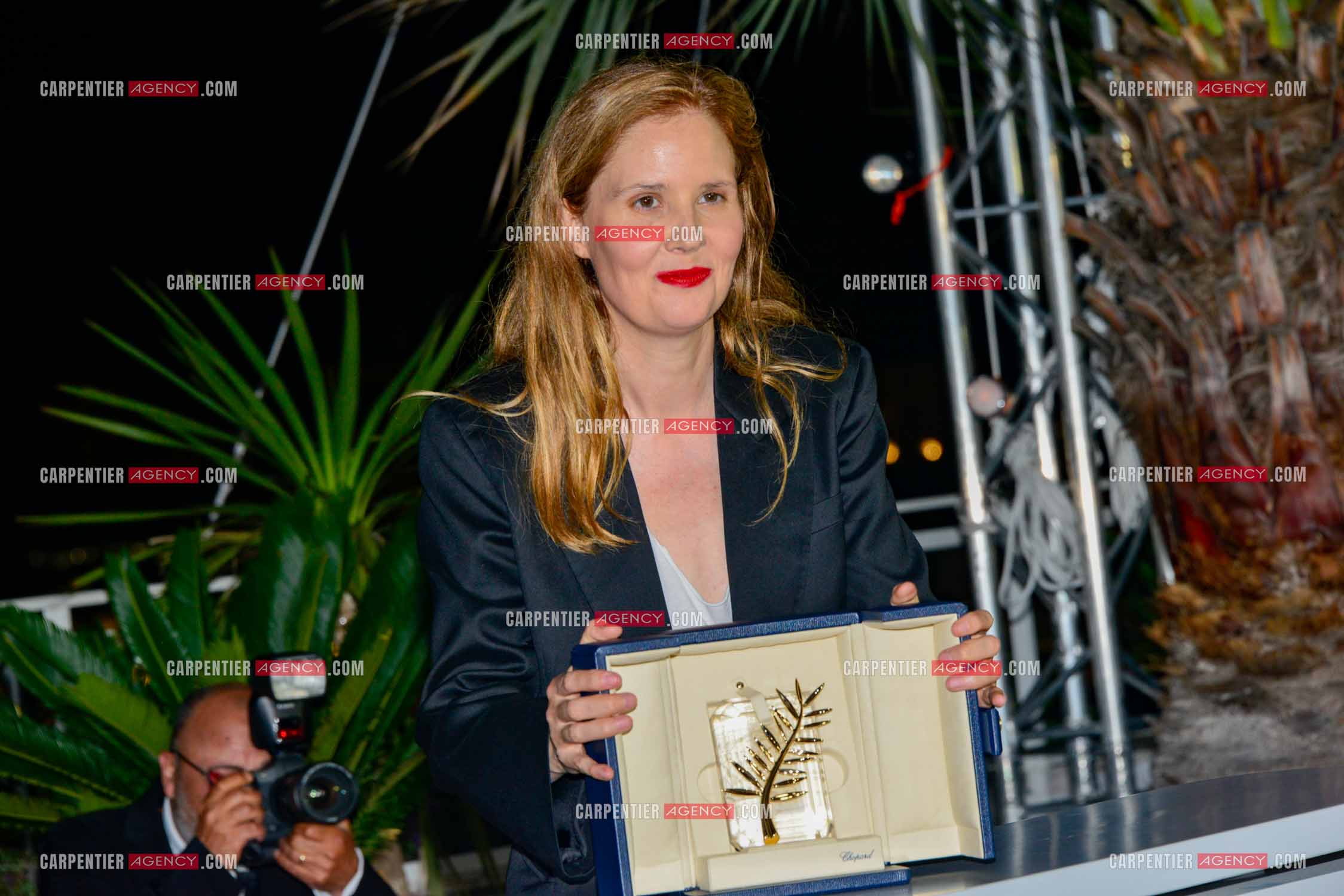 Festival de Cannes 2023. 76e édition, du 16 au 27 mai 2023 au Palais des festivals, à Cannes. L'actrice et réalisatrice française Justine Triet remporte la Palme d'or pour son film “ Anatomie d'une chute “ et devient la troisième réalisatrice sacrée dans l’histoire du Festival.