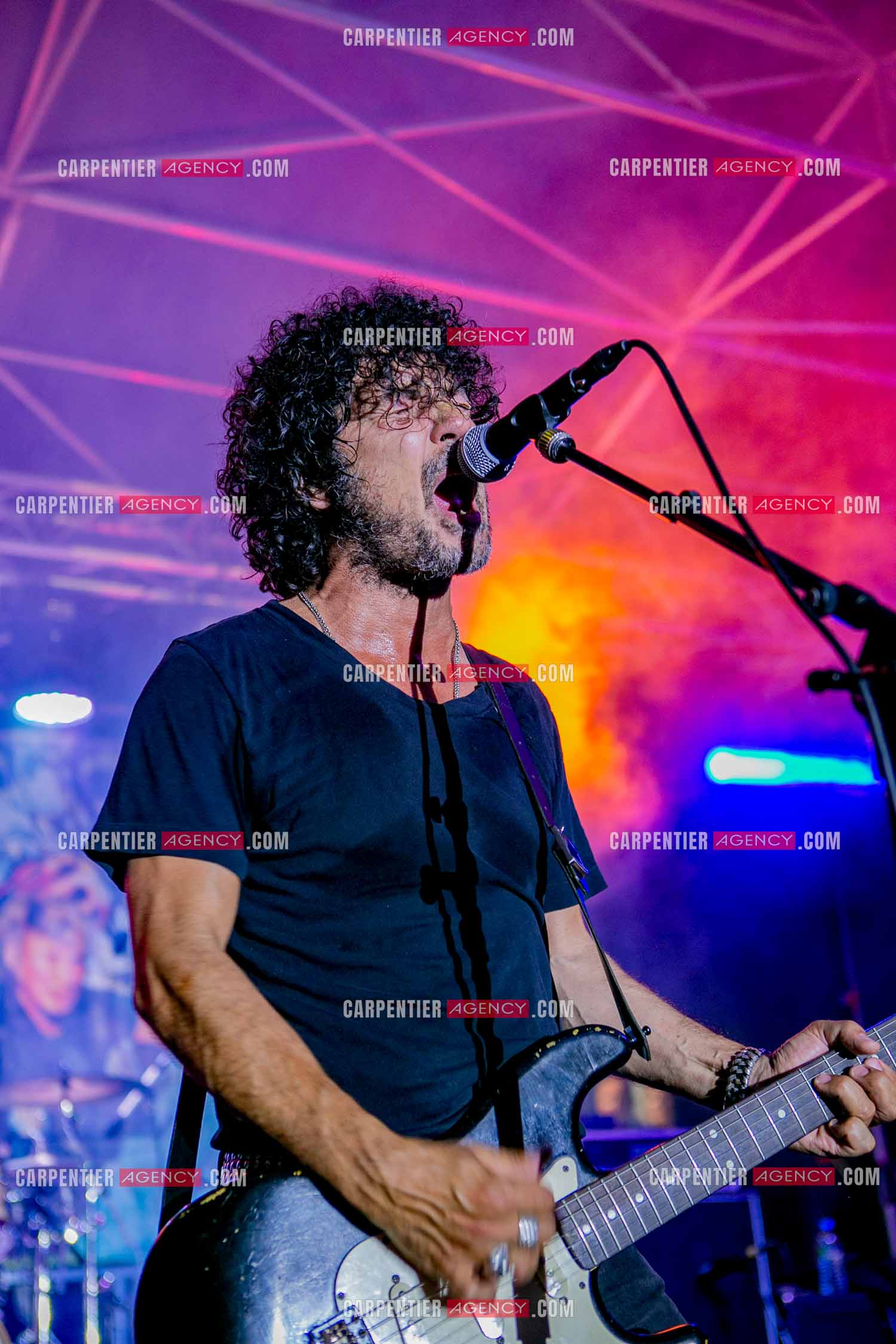 Le guitariste Yarol Poupaud en concert.