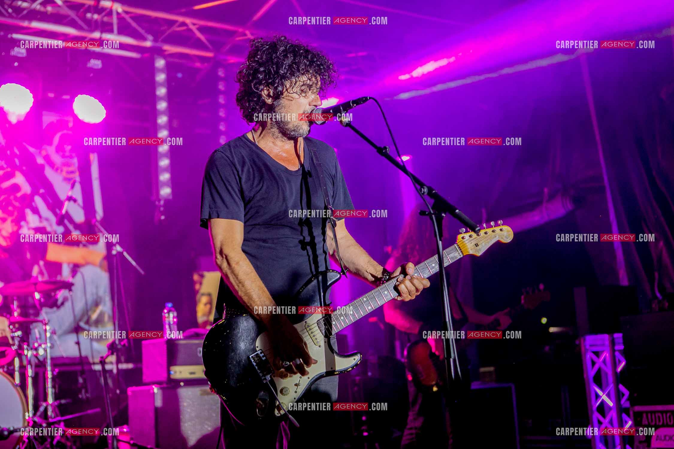 Le guitariste Yarol Poupaud en concert.