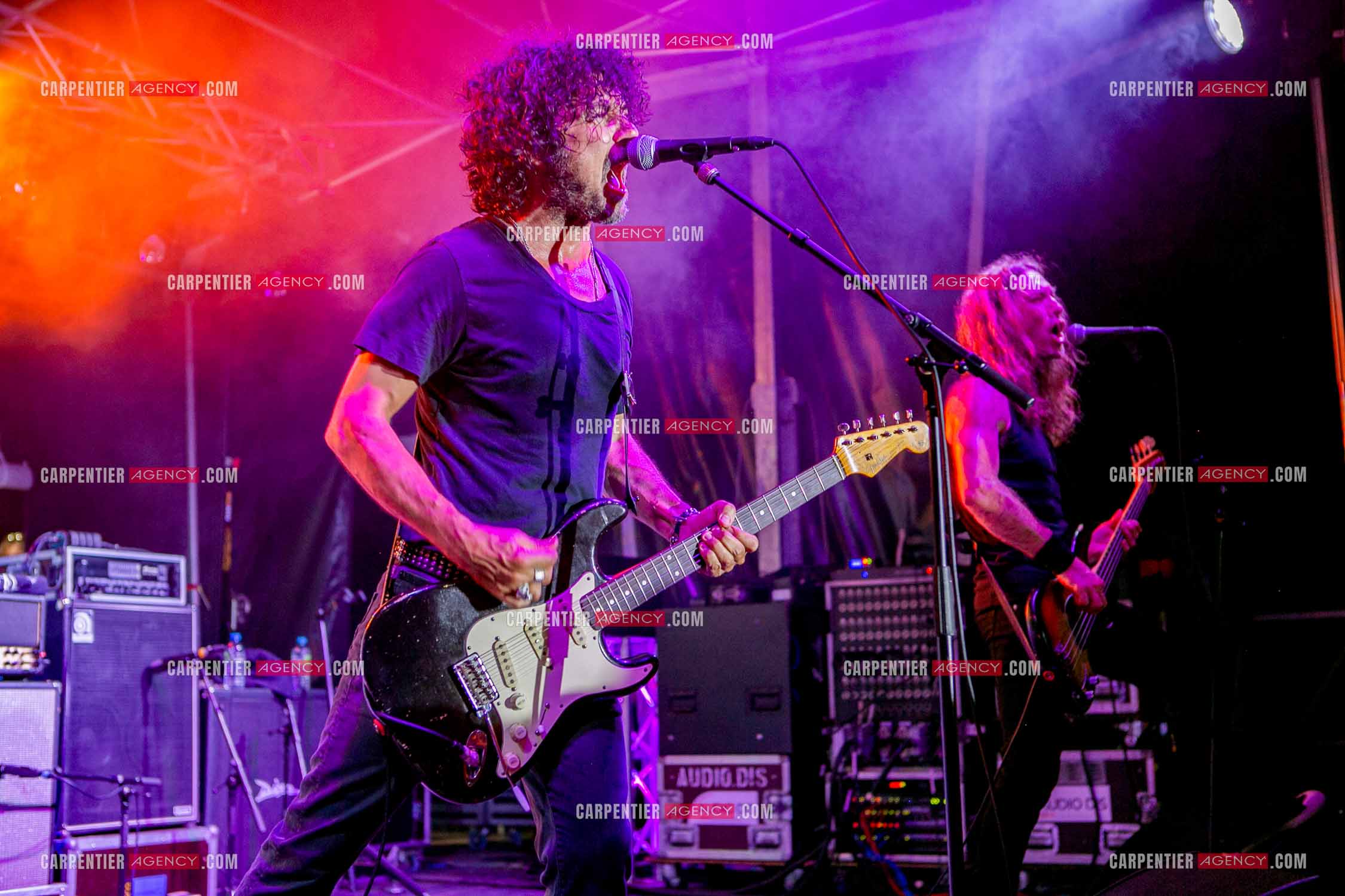 Le guitariste Yarol Poupaud en concert.